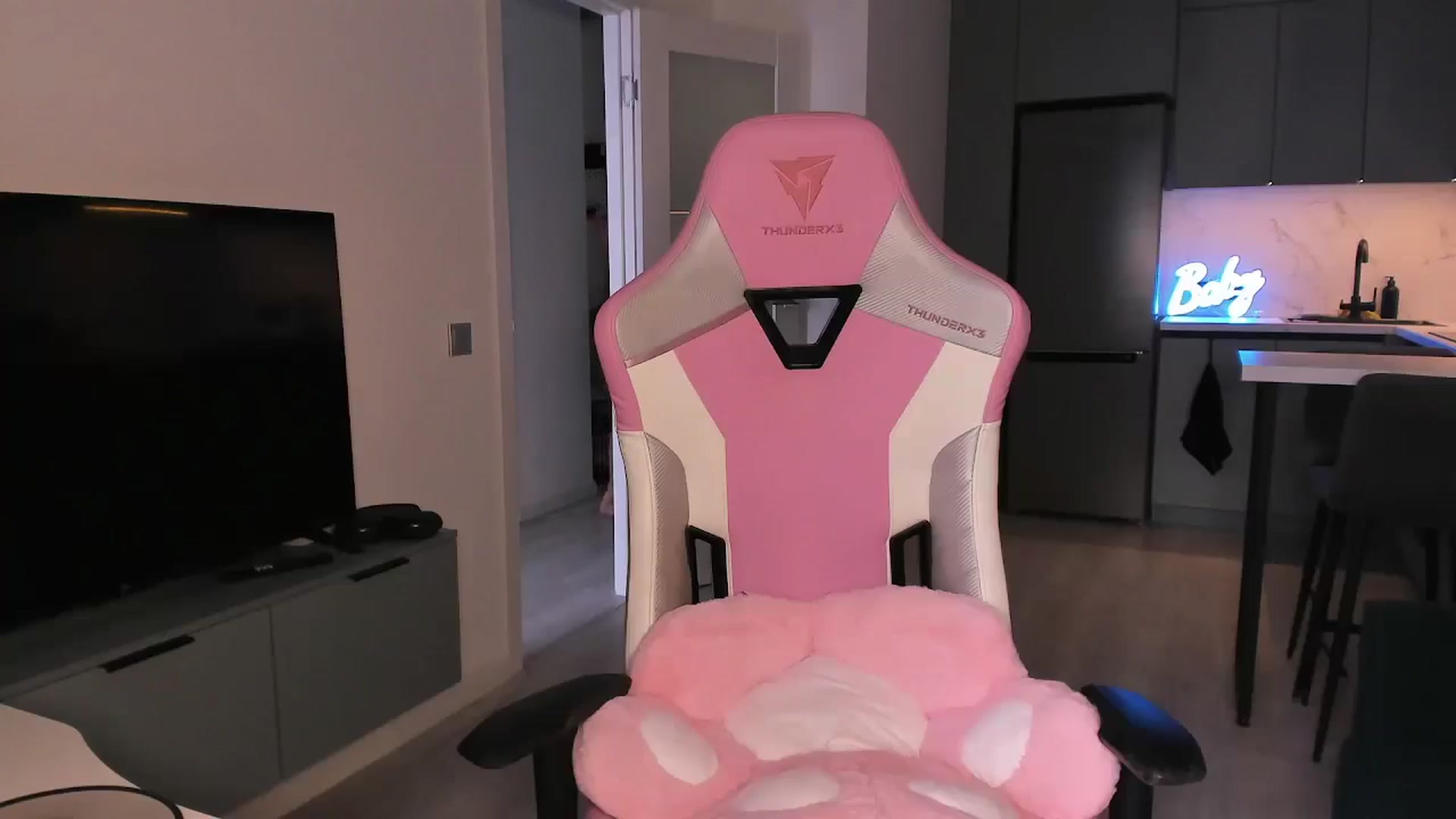 Gallery image thumbnail from wow_lovie's myfreecams stream on, 05/03/2025, 08:14 image 9 of 20
