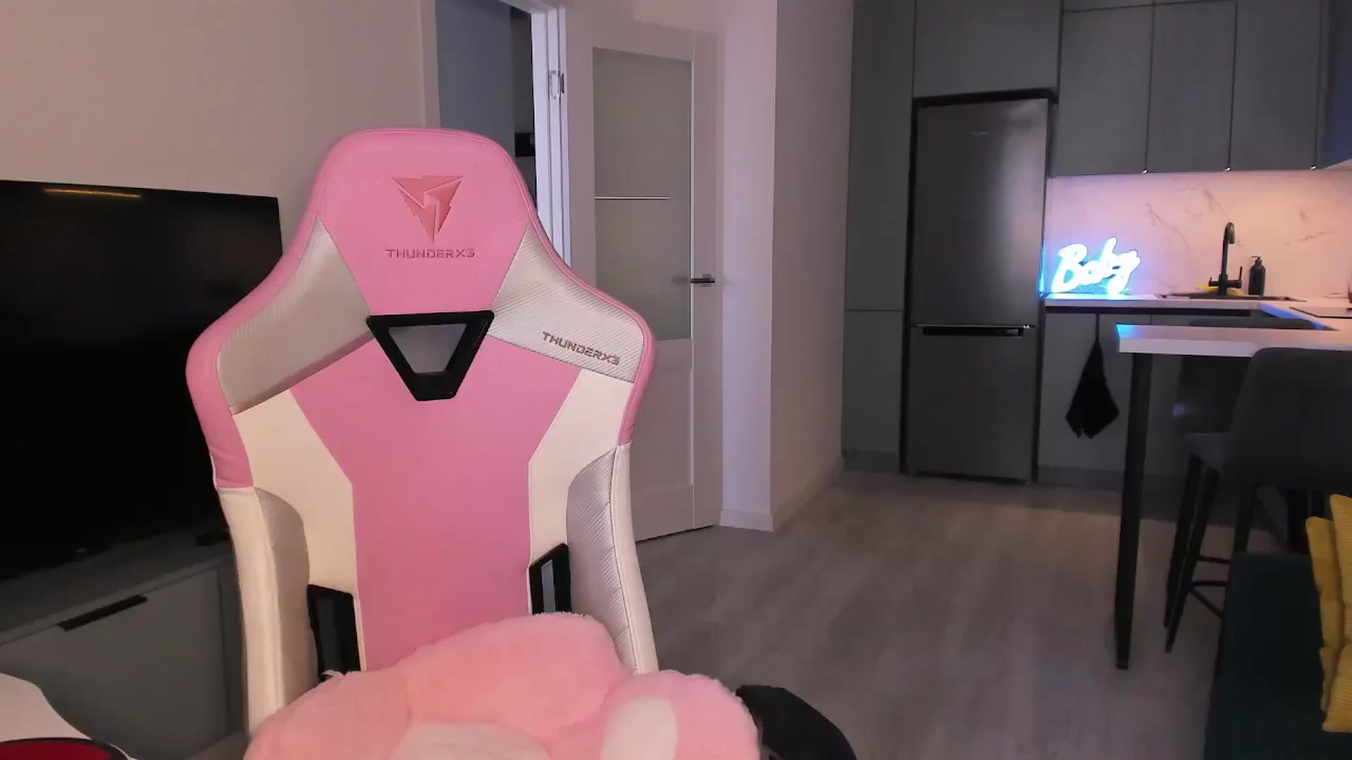 Gallery image thumbnail from wow_lovie's myfreecams stream on, 05/05/2025, 06:44 image 2 of 20