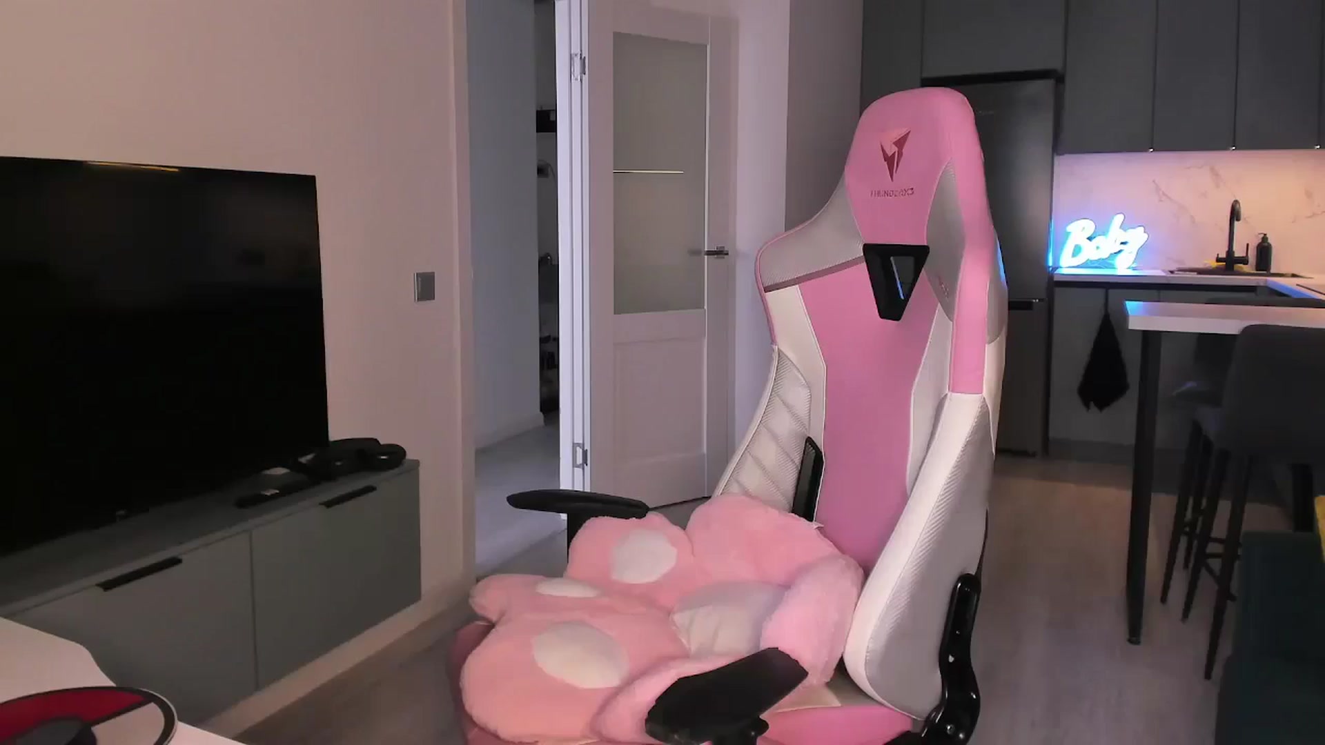 Gallery image thumbnail from wow_lovie's myfreecams stream on, 05/05/2025, 09:15 image 4 of 20