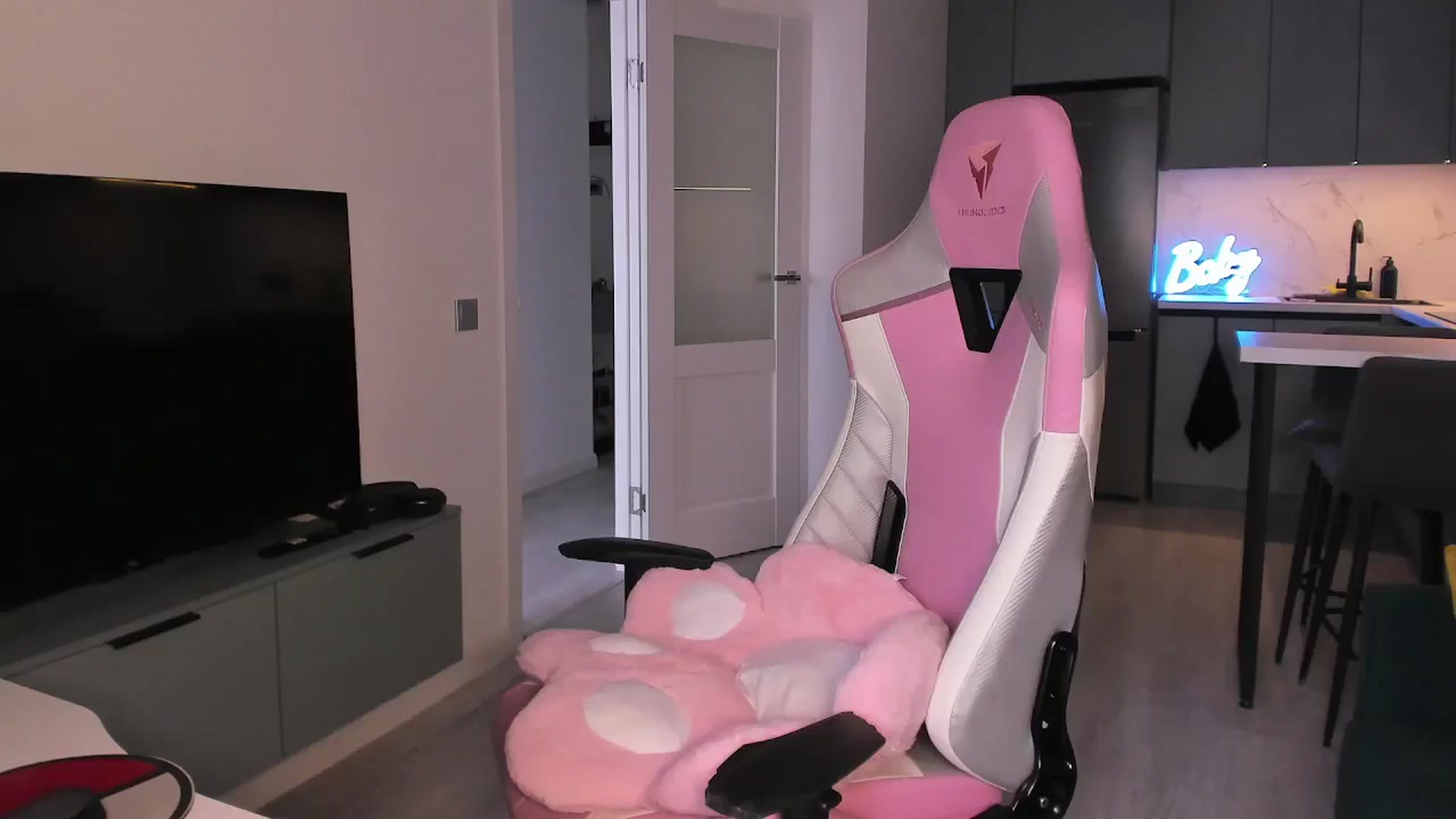 Gallery image thumbnail from wow_lovie's myfreecams stream on, 05/05/2025, 09:15 image 5 of 20