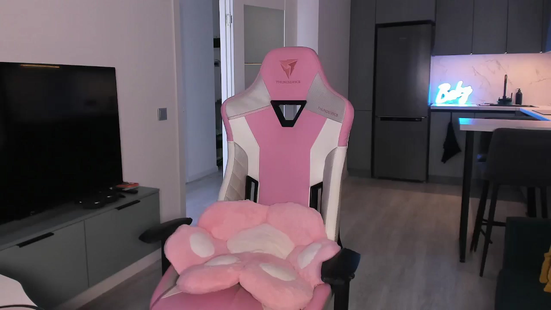Gallery image thumbnail from wow_lovie's myfreecams stream on, 05/27/2025, 07:01 image 1 of 20
