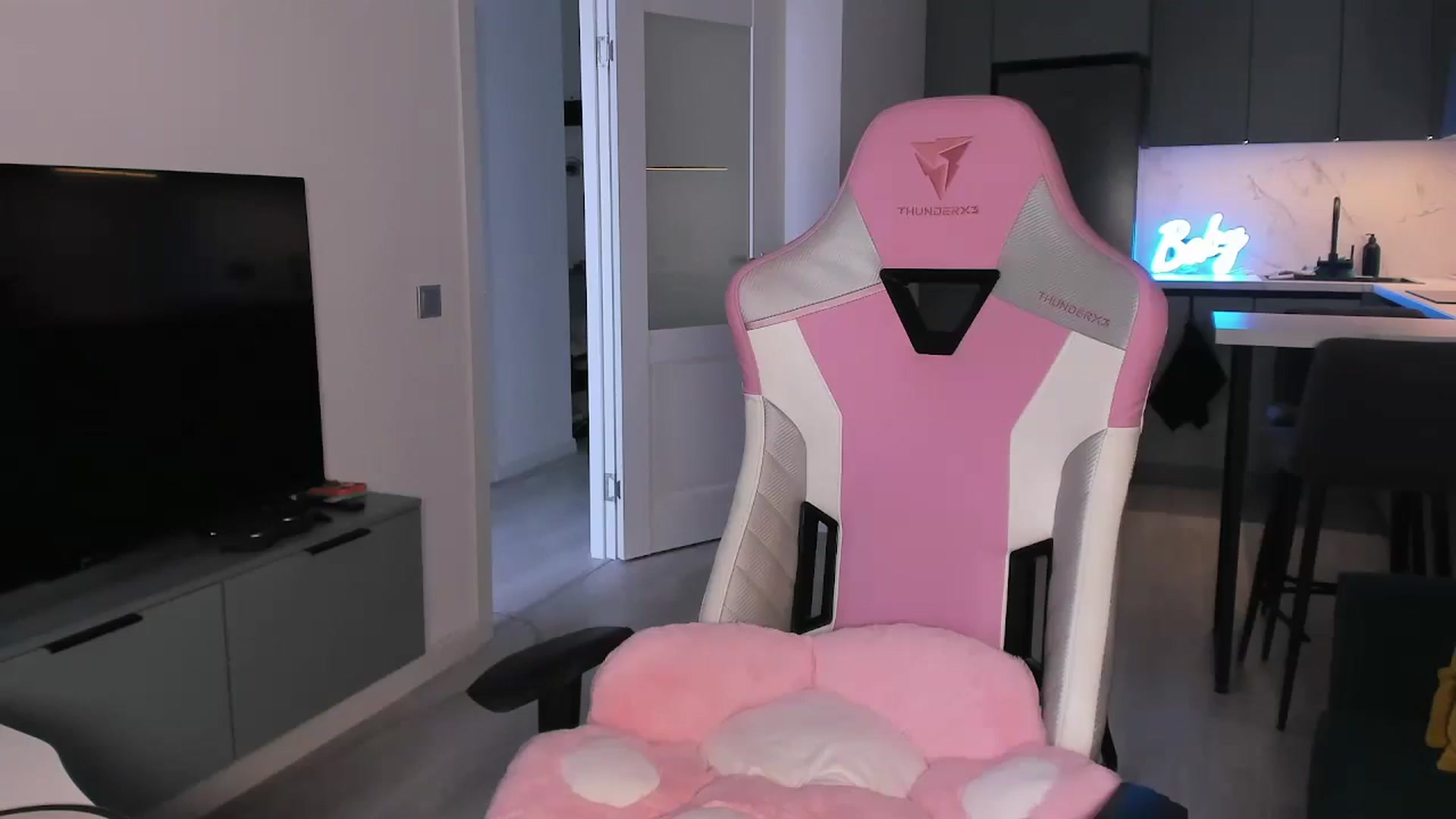 Gallery image thumbnail from wow_lovie's myfreecams stream on, 05/27/2025, 08:09 image 7 of 20