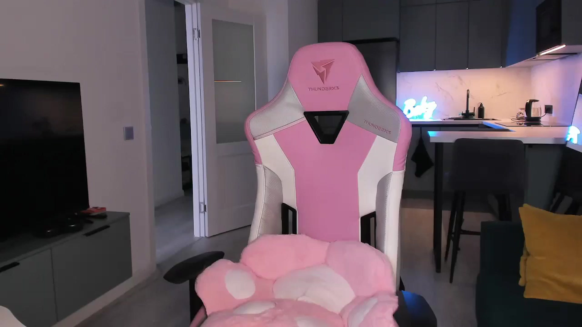 Gallery image thumbnail from wow_lovie's myfreecams stream on, 05/29/2025, 06:05 image 15 of 20