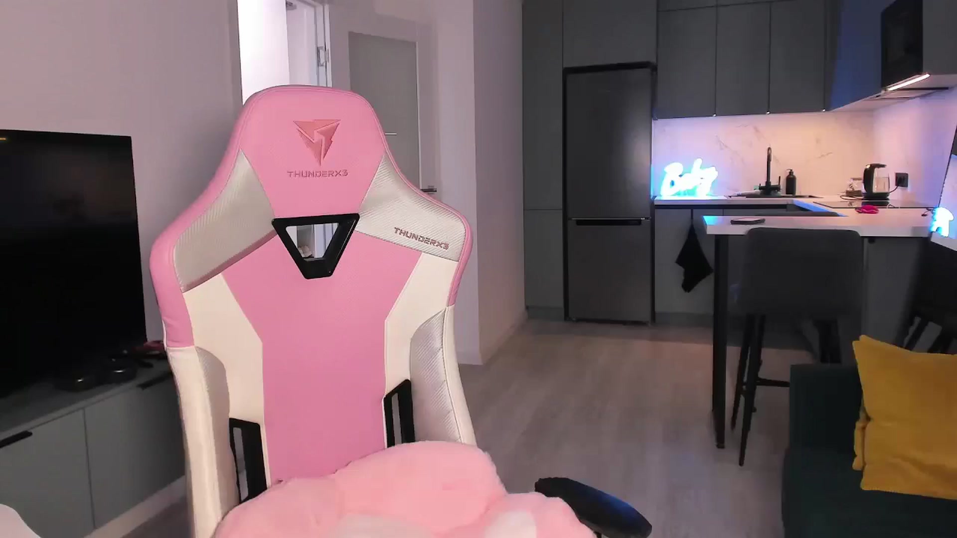 Gallery image thumbnail from wow_lovie's myfreecams stream on, 05/29/2025, 06:05 image 1 of 20