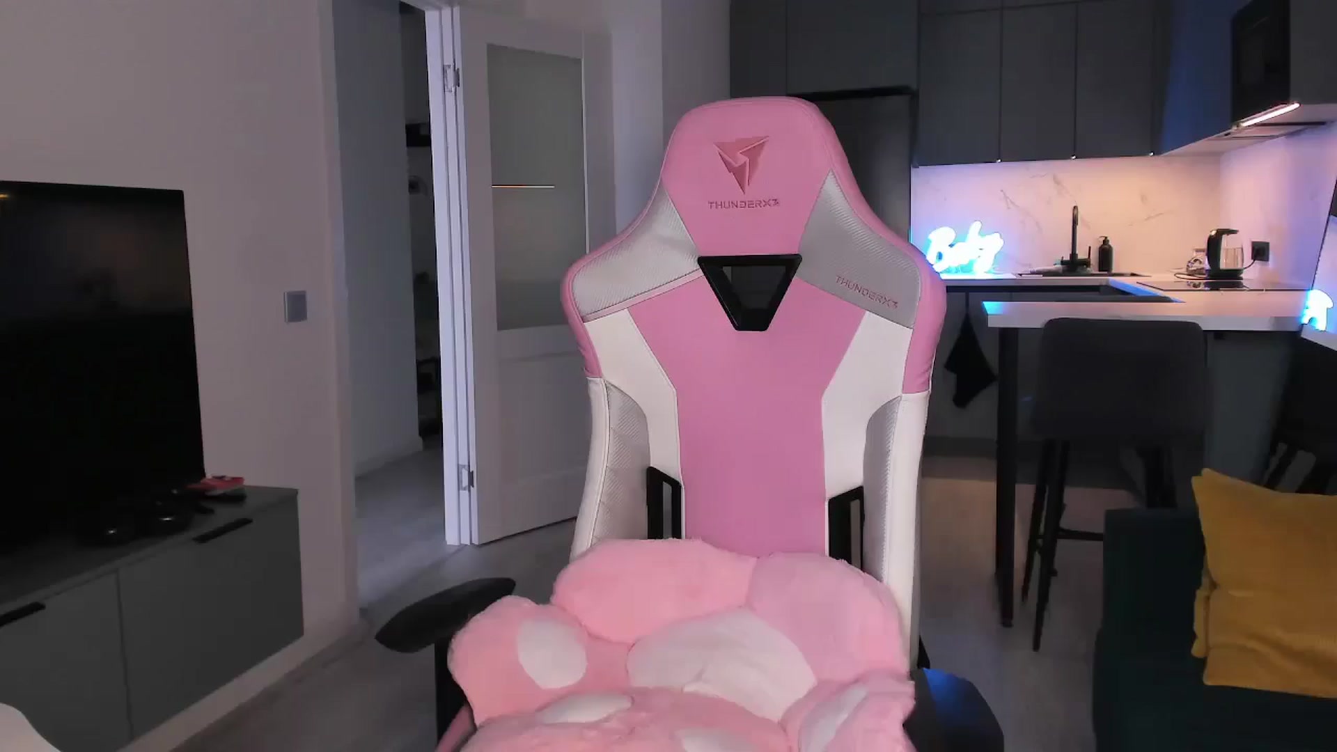Gallery image thumbnail from wow_lovie's myfreecams stream on, 05/29/2025, 06:05 image 14 of 20