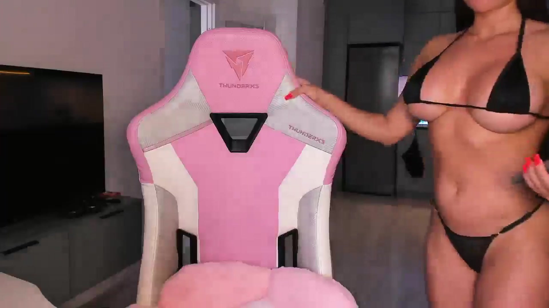 Gallery image thumbnail from wow_lovie's myfreecams stream on, 05/30/2025, 07:19 image 11 of 20