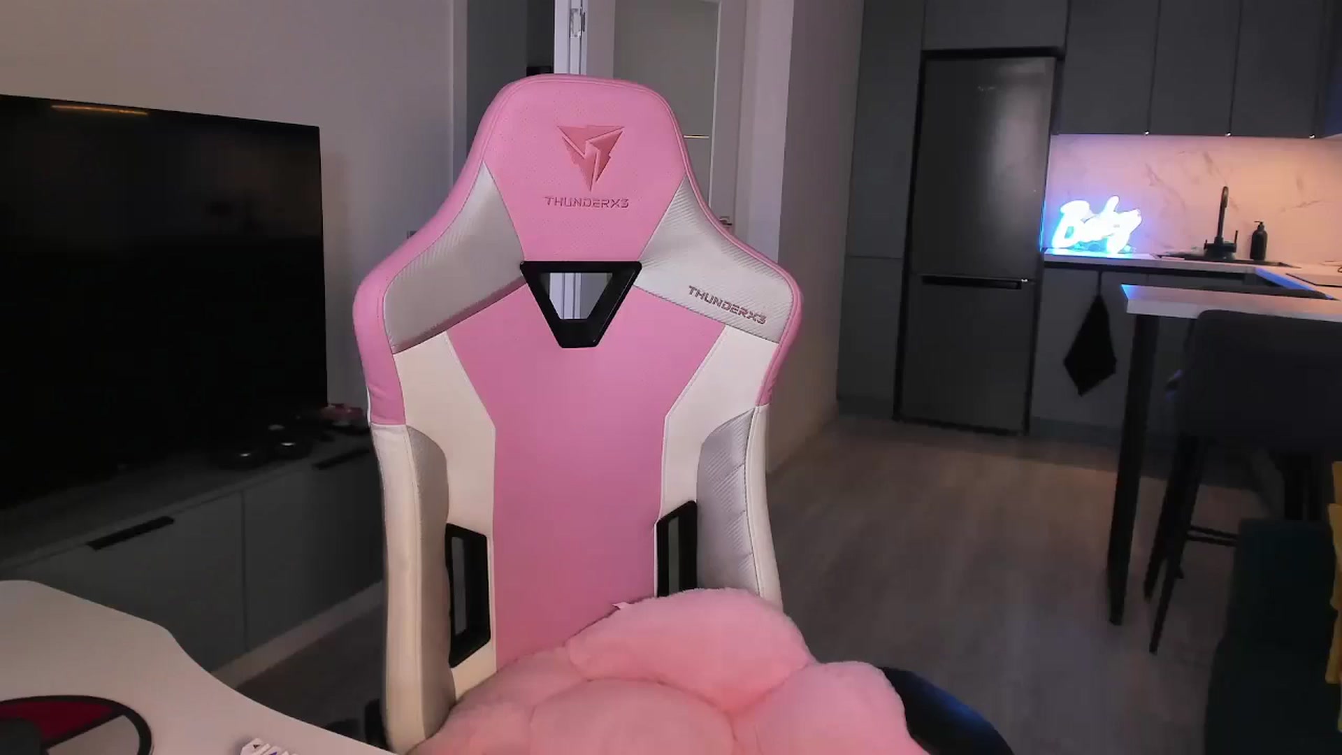 Gallery image thumbnail from wow_lovie's myfreecams stream on, 06/03/2025, 05:38 image 3 of 20
