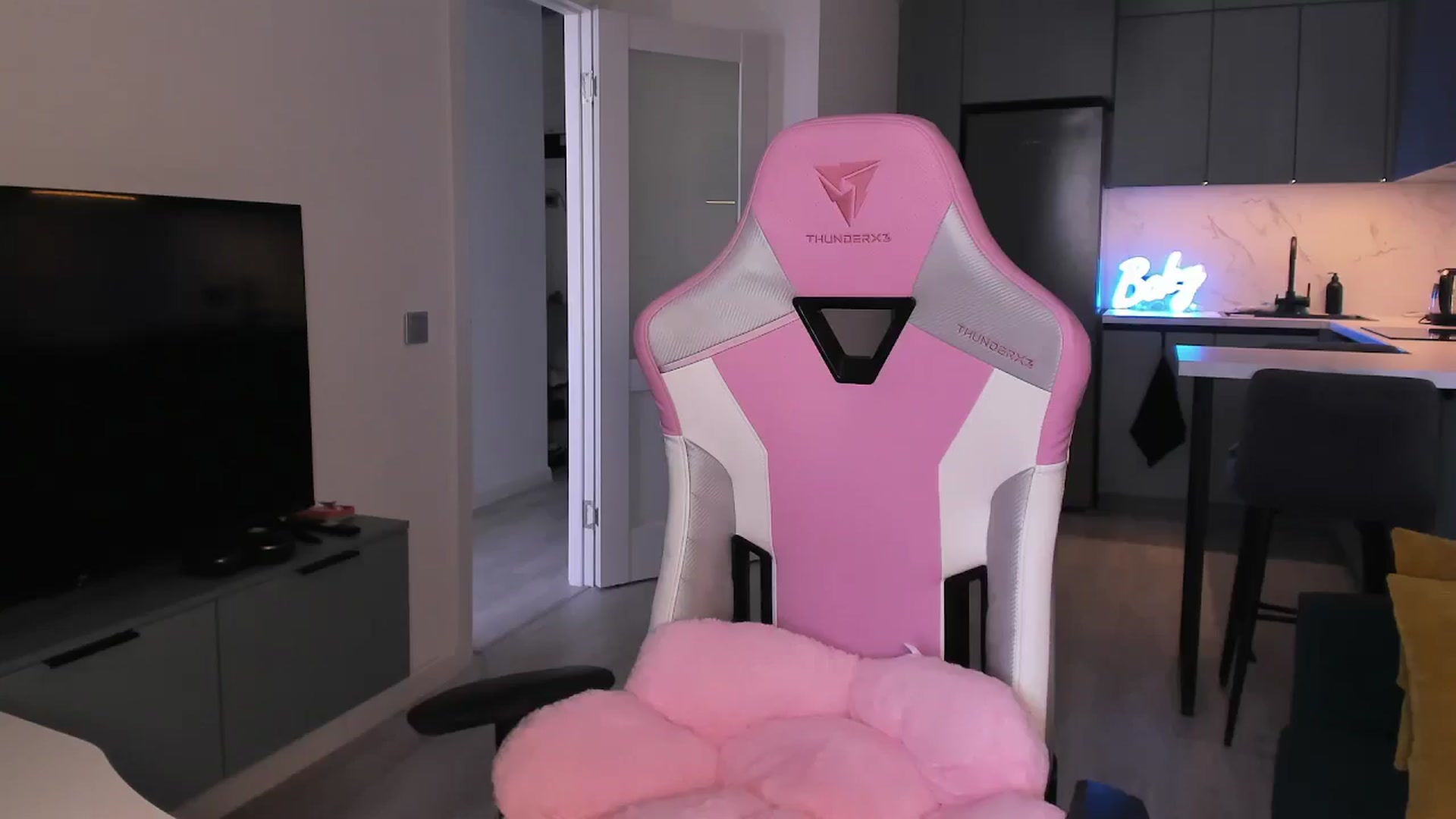Gallery image thumbnail from wow_lovie's myfreecams stream on, 06/03/2025, 07:34 image 6 of 20