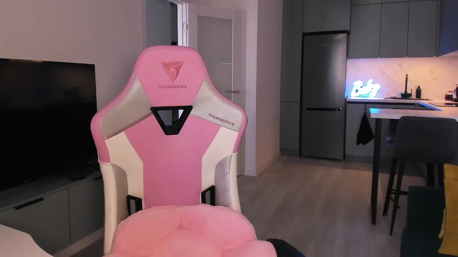 Gallery image thumbnail from wow_lovie's myfreecams stream on, 06/04/2025, 05:37 image 10 of 20