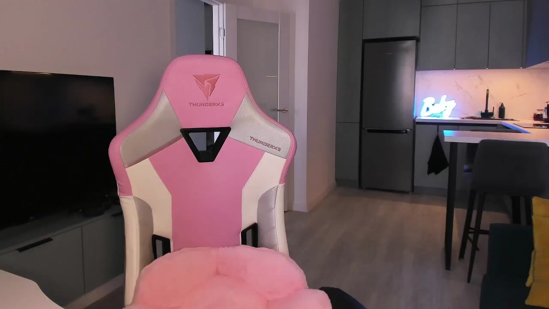 Gallery image thumbnail from wow_lovie's myfreecams stream on, 06/04/2025, 05:37 image 9 of 20