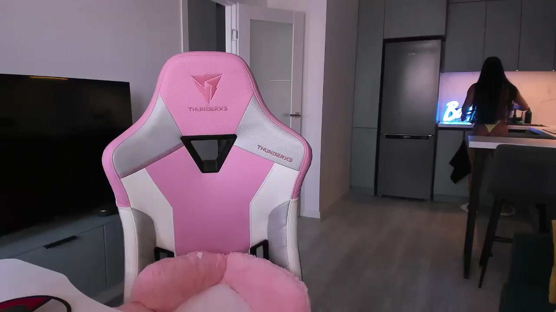 Gallery image thumbnail from wow_lovie's myfreecams stream on, 06/05/2025, 06:35 image 2 of 20