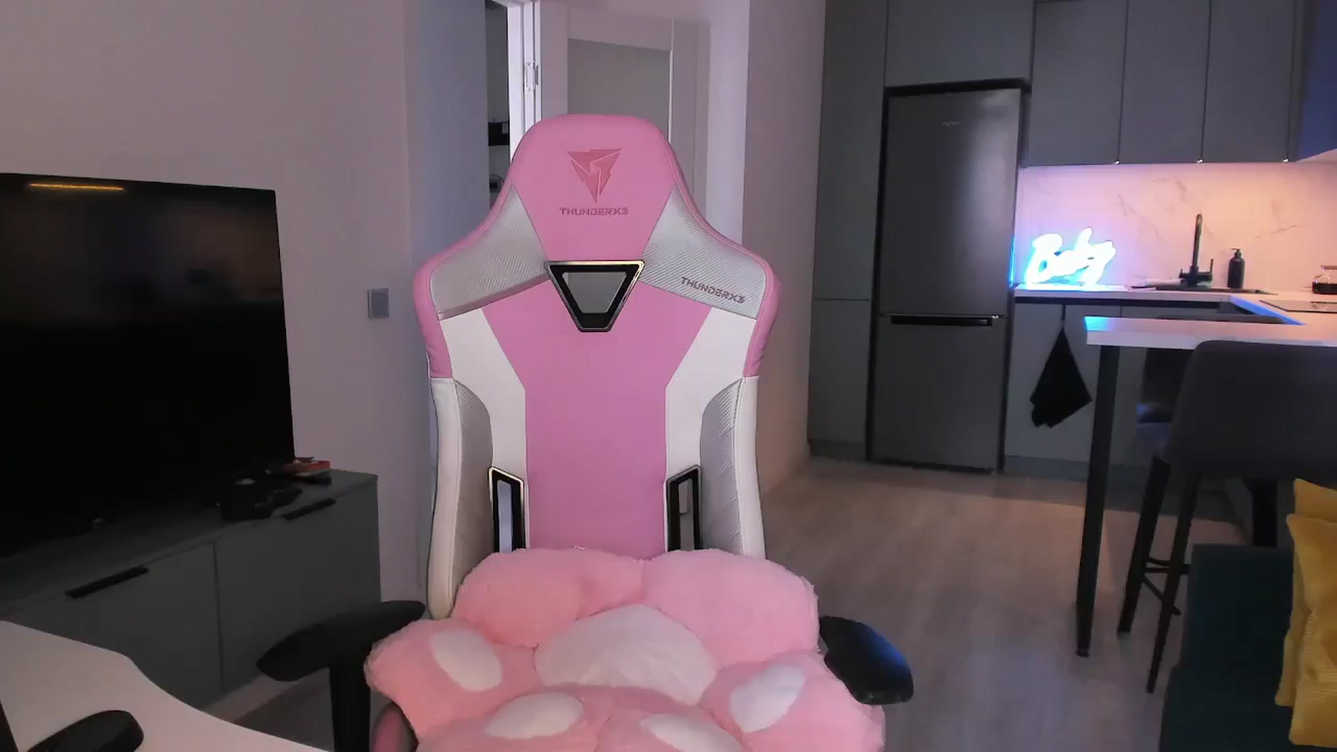 Gallery image thumbnail from wow_lovie's myfreecams stream on, 06/06/2025, 07:33 image 13 of 20