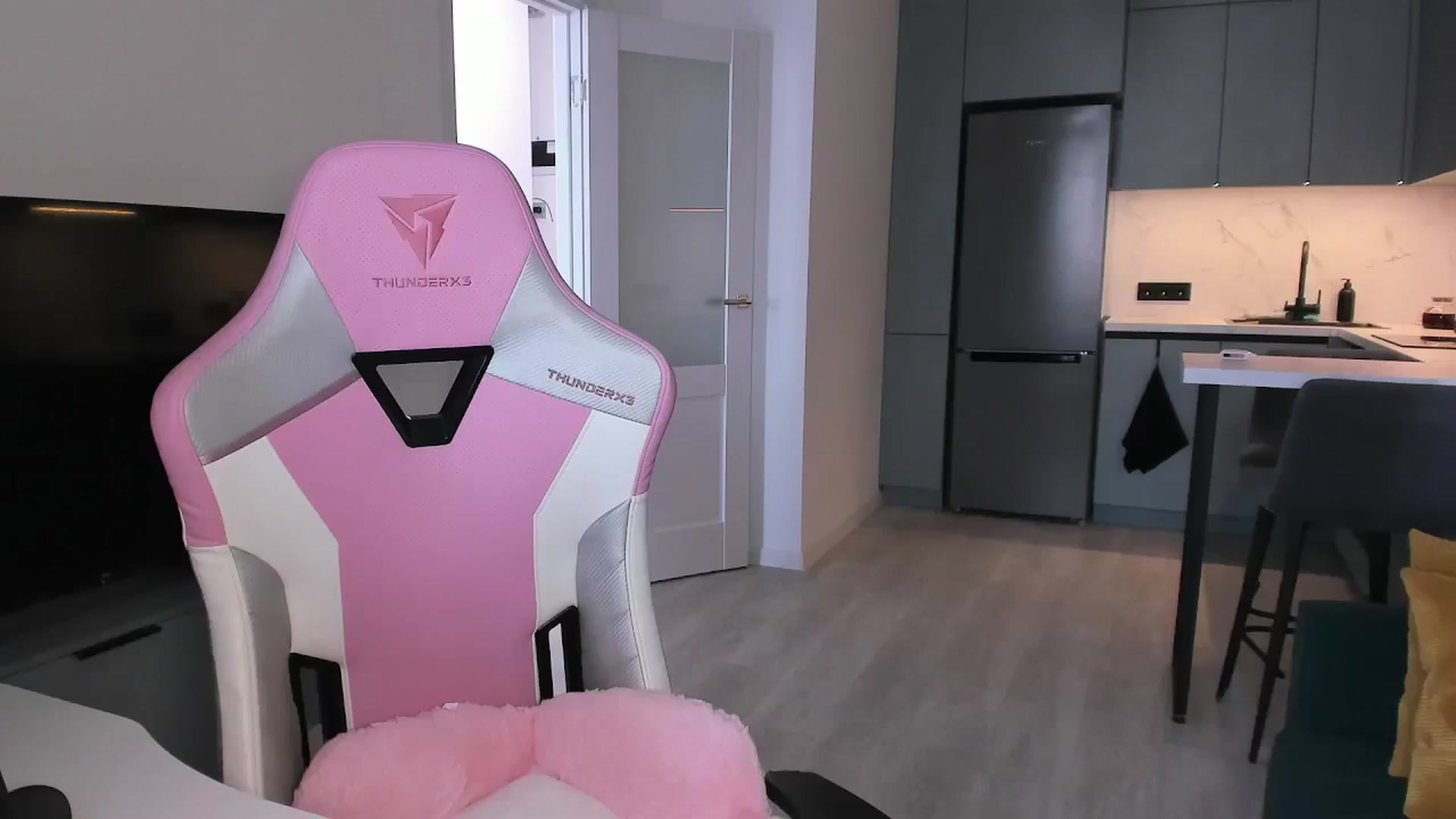 Gallery image thumbnail from wow_lovie's myfreecams stream on, 06/06/2025, 07:33 image 1 of 20