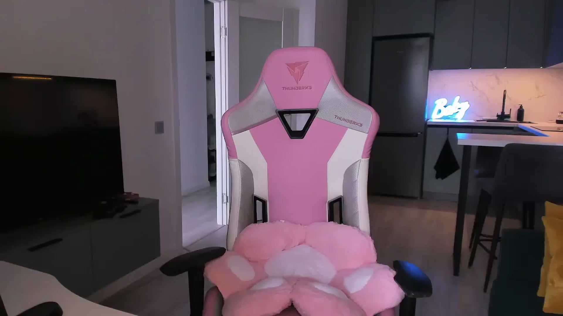 Gallery image thumbnail from wow_lovie's myfreecams stream on, 06/06/2025, 08:45 image 5 of 20