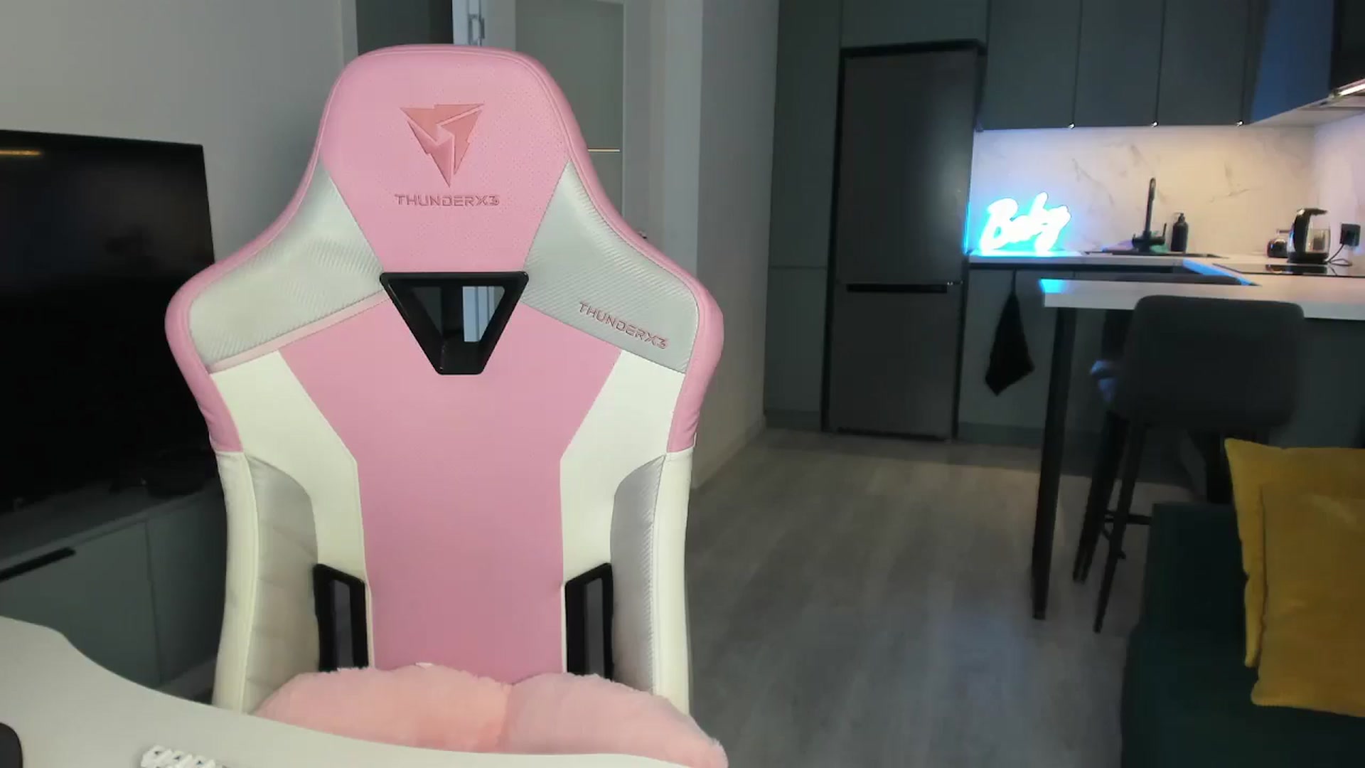 Gallery image thumbnail from wow_lovie's myfreecams stream on, 06/09/2025, 08:09 image 2 of 20