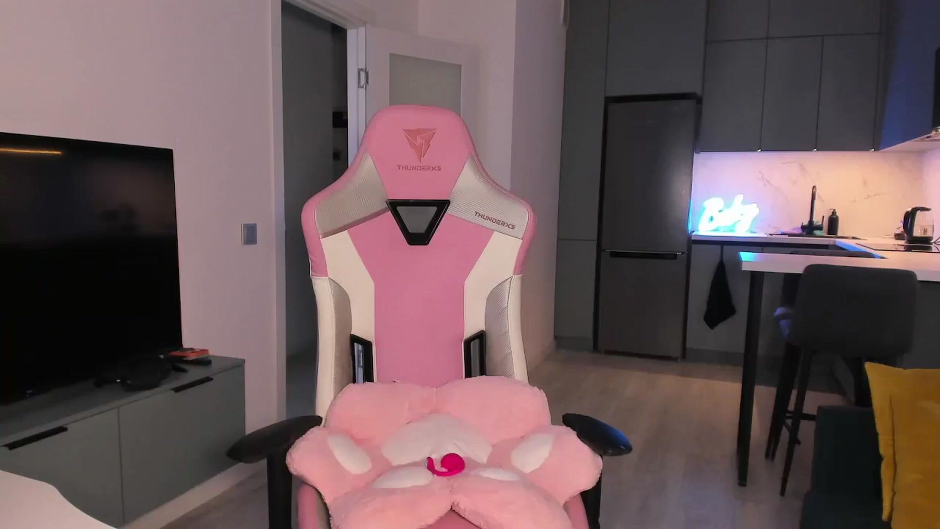 Gallery image thumbnail from wow_lovie's myfreecams stream on, 06/09/2025, 08:09 image 19 of 20