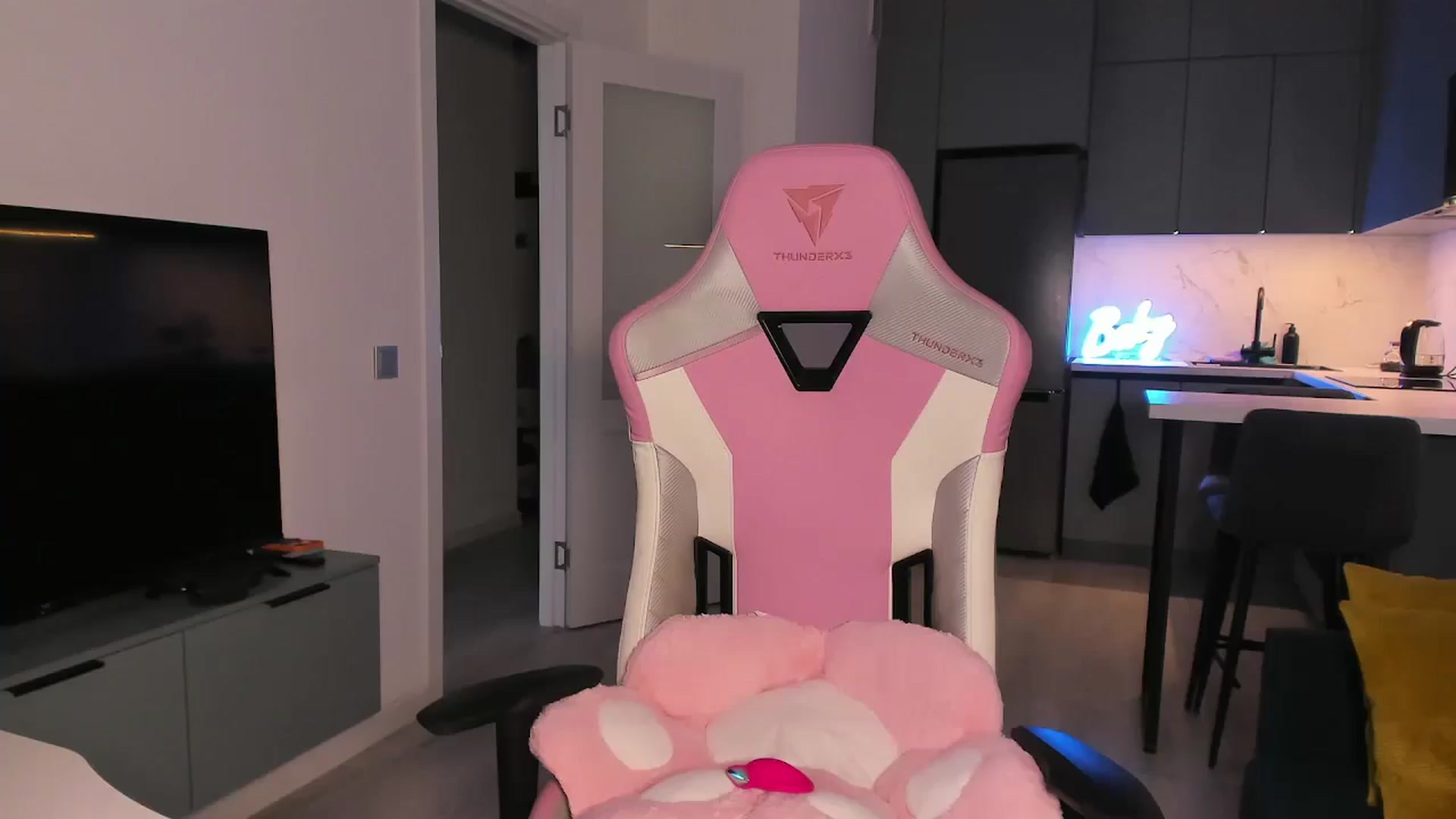 Gallery image thumbnail from wow_lovie's myfreecams stream on, 06/09/2025, 09:33 image 16 of 20