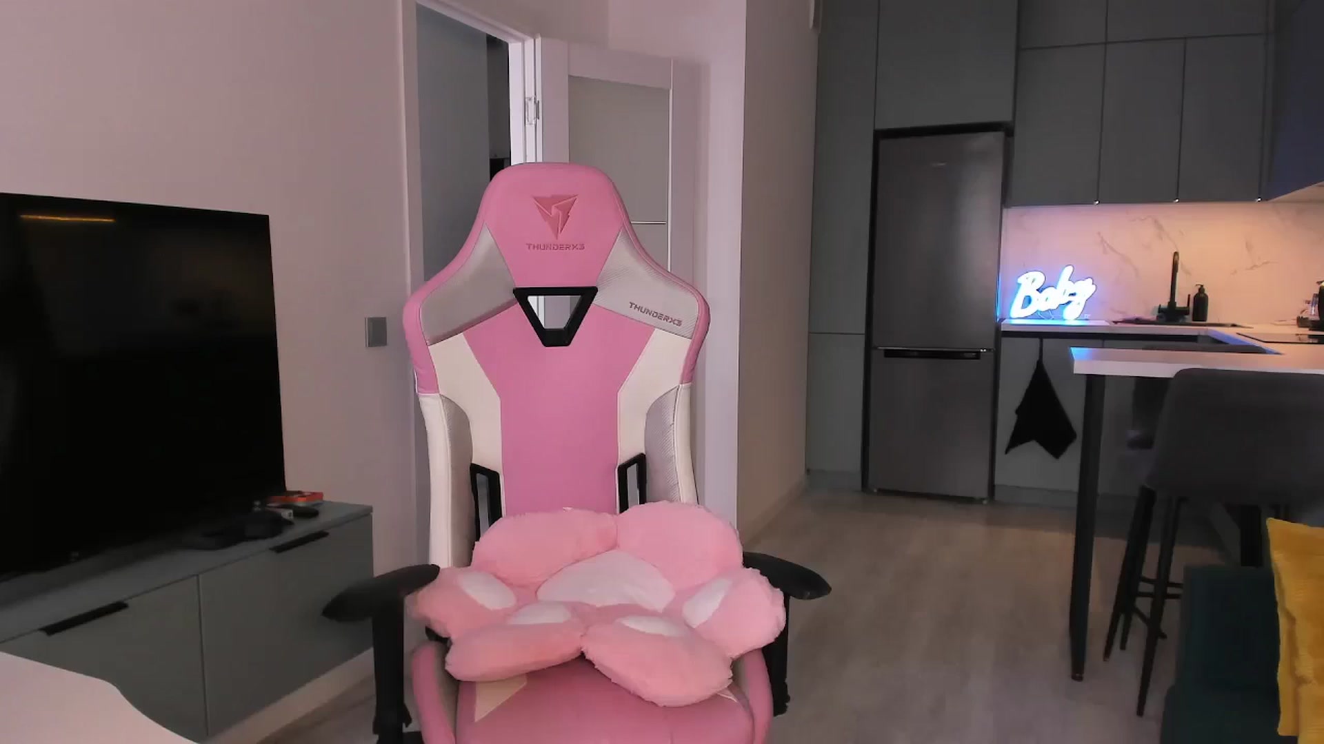 Gallery image thumbnail from wow_lovie's myfreecams stream on, 06/11/2025, 08:15 image 18 of 20