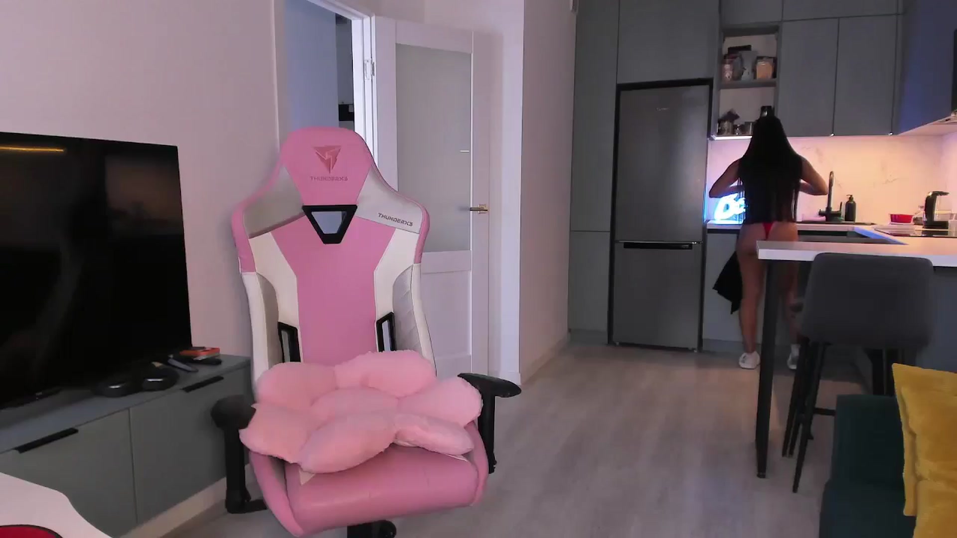 Gallery image thumbnail from wow_lovie's myfreecams stream on, 06/13/2025, 08:31 image 16 of 20