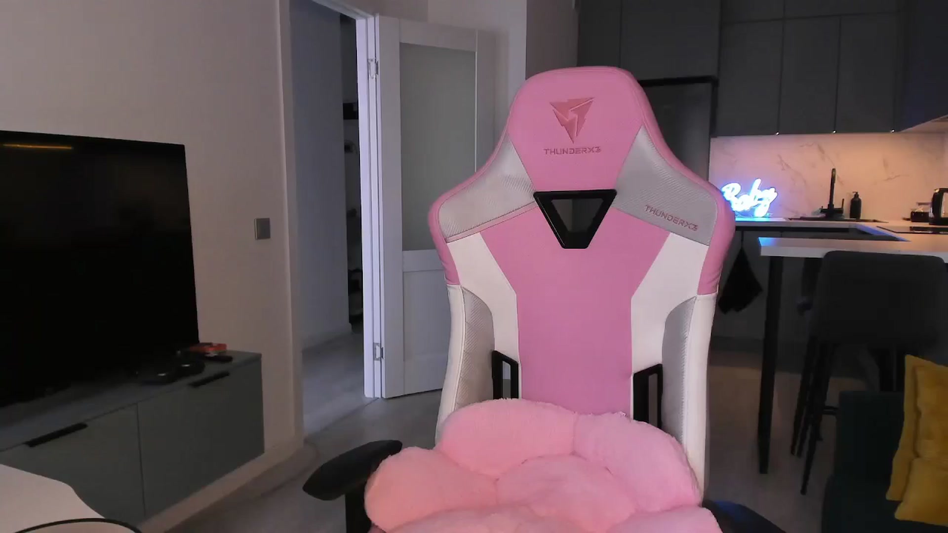 Gallery image thumbnail from wow_lovie's myfreecams stream on, 06/14/2025, 09:03 image 10 of 20