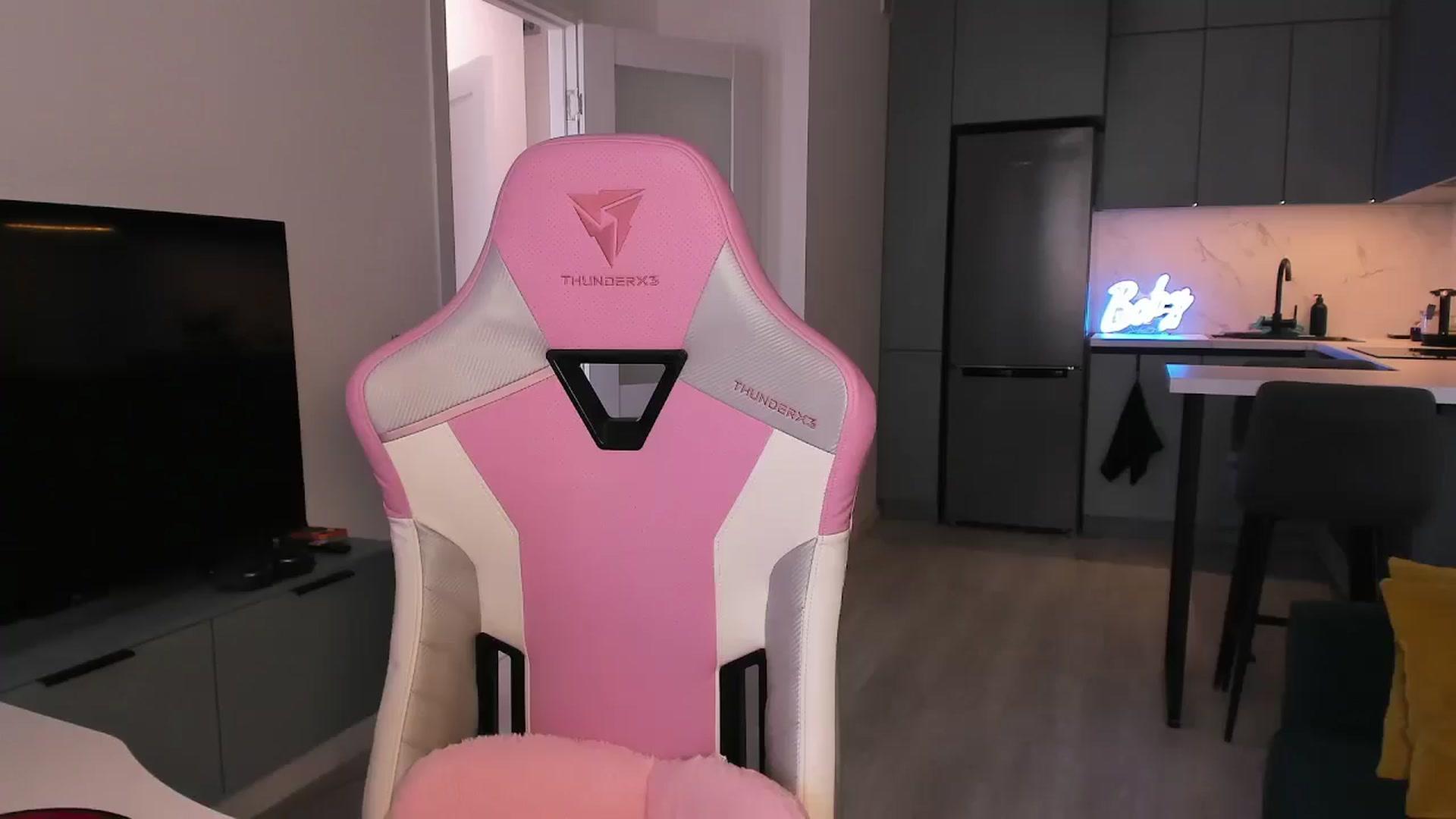 Gallery image thumbnail from wow_lovie's myfreecams stream on, 06/15/2025, 06:56 image 3 of 20