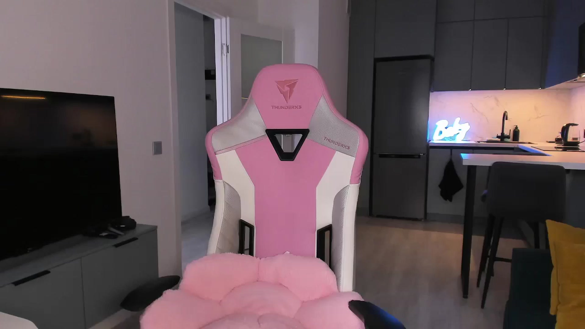 Gallery image thumbnail from wow_lovie's myfreecams stream on, 06/19/2025, 07:49 image 11 of 20
