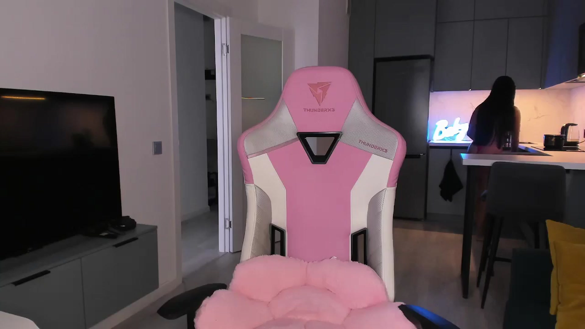 Gallery image thumbnail from wow_lovie's myfreecams stream on, 06/19/2025, 09:26 image 18 of 20