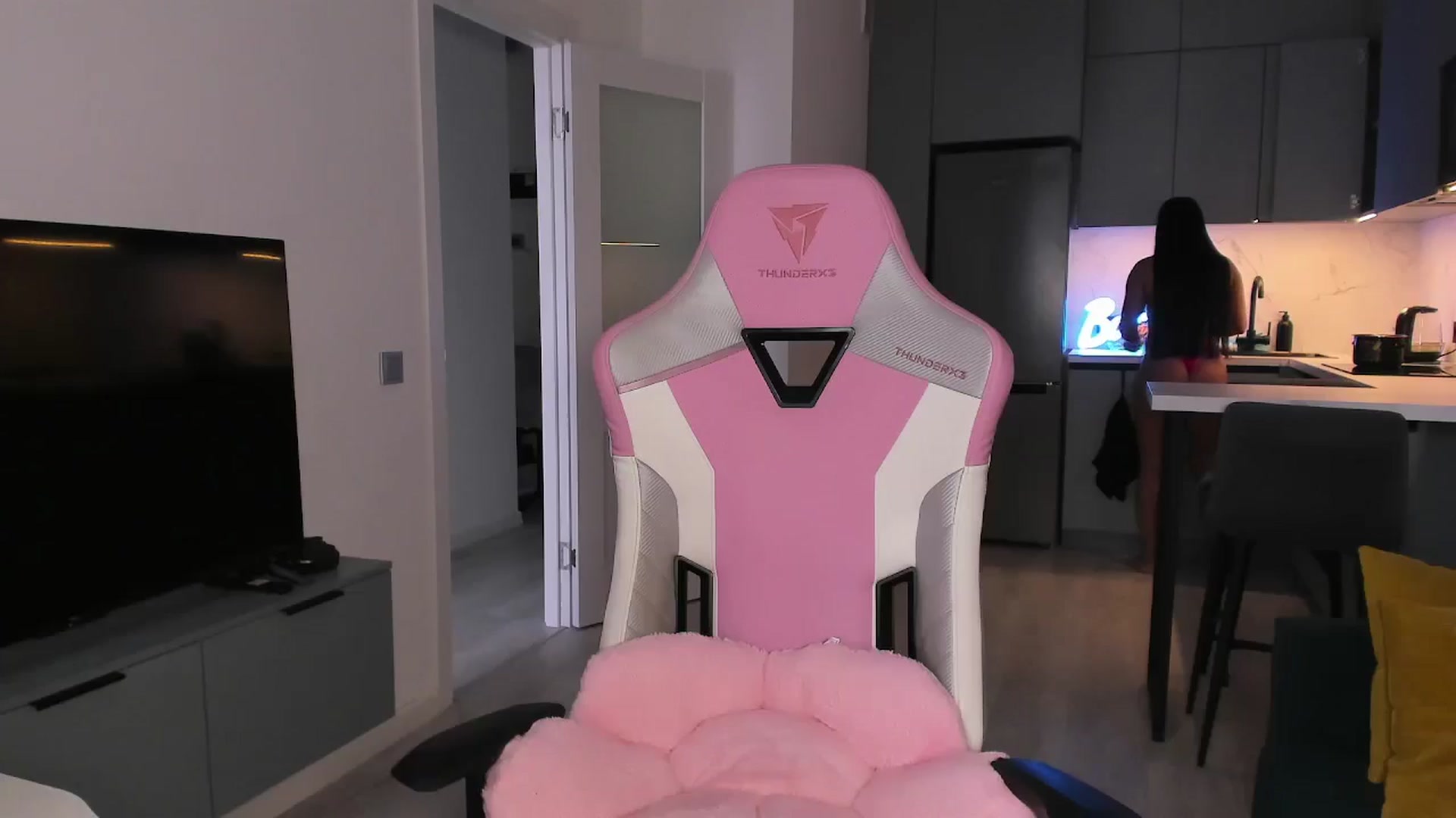 Gallery image thumbnail from wow_lovie's myfreecams stream on, 06/19/2025, 09:26 image 19 of 20
