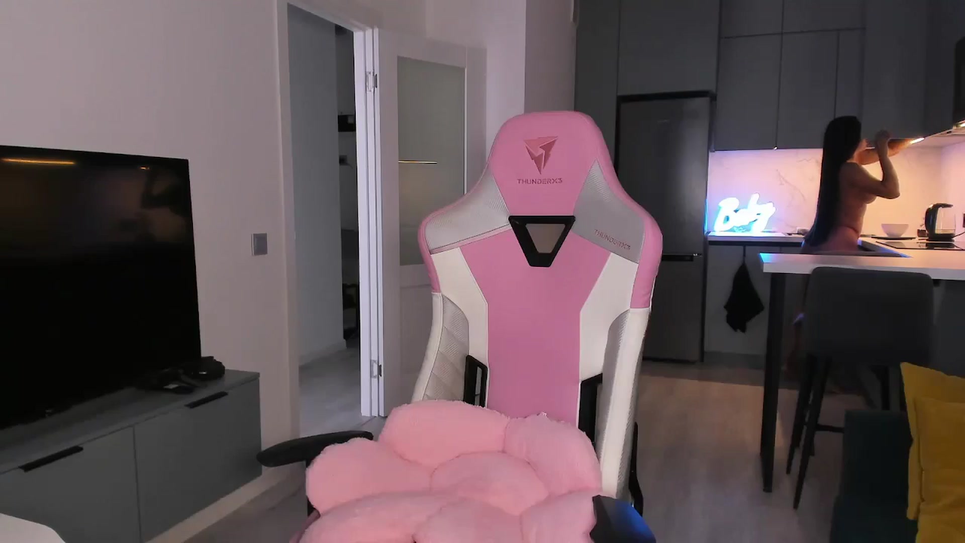 Gallery image thumbnail from wow_lovie's myfreecams stream on, 06/19/2025, 09:26 image 17 of 20
