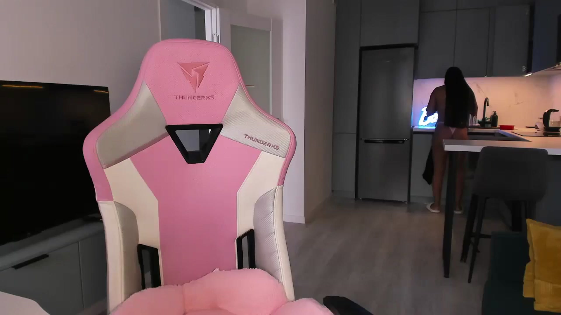 Gallery image thumbnail from wow_lovie's myfreecams stream on, 06/20/2025, 10:02 image 6 of 20