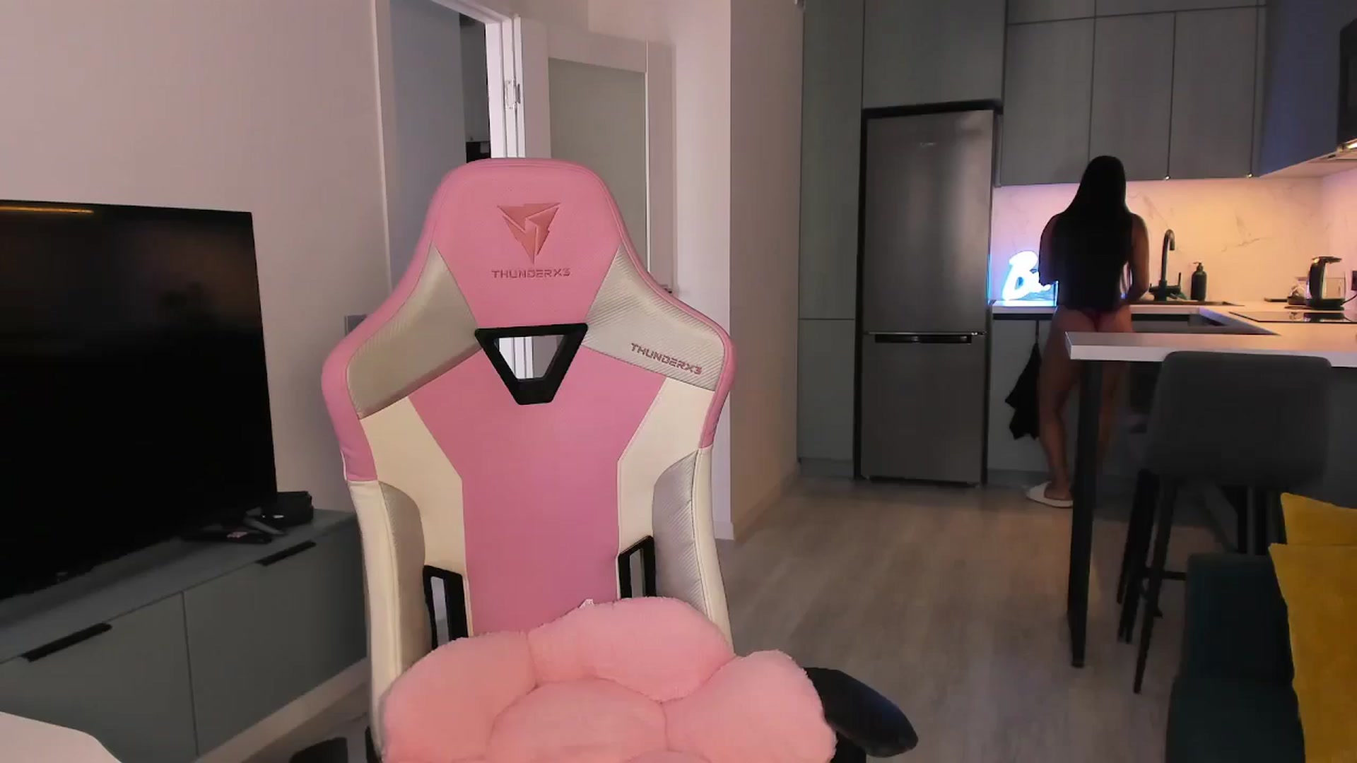 Gallery image thumbnail from wow_lovie's myfreecams stream on, 06/21/2025, 06:00 image 5 of 20