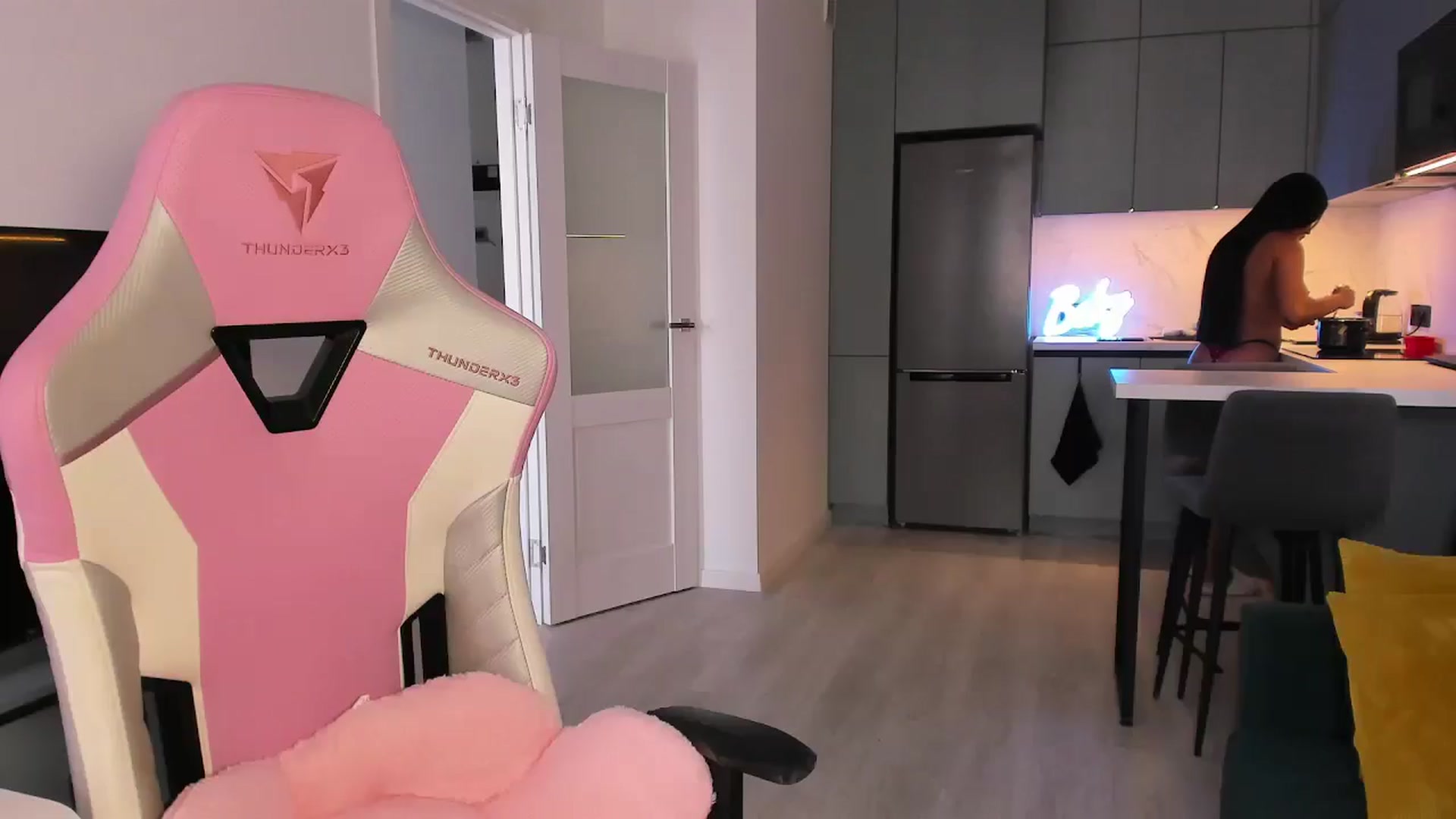 Gallery image thumbnail from wow_lovie's myfreecams stream on, 06/21/2025, 07:55 image 9 of 20