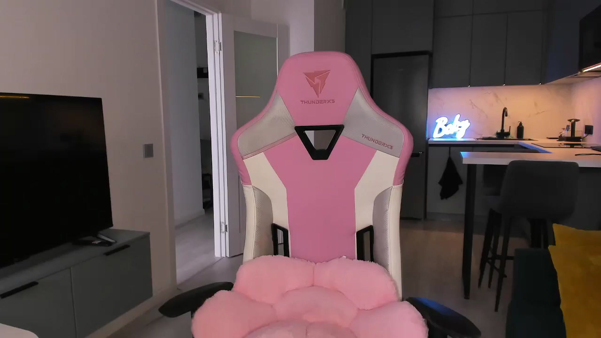 Gallery image thumbnail from wow_lovie's myfreecams stream on, 06/21/2025, 08:57 image 16 of 20