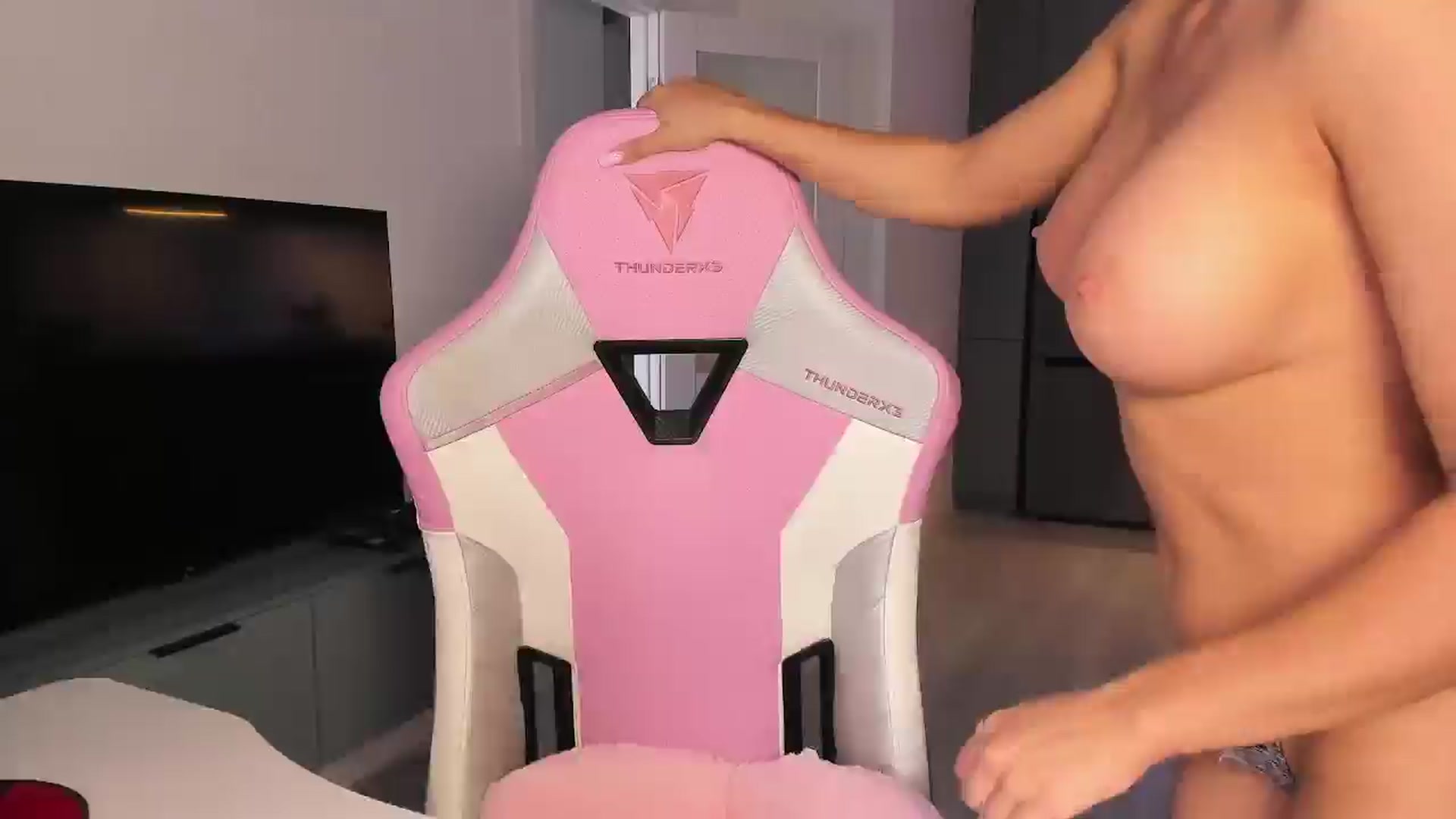 Gallery image thumbnail from wow_lovie's myfreecams stream on, 06/25/2025, 07:11 image 5 of 20