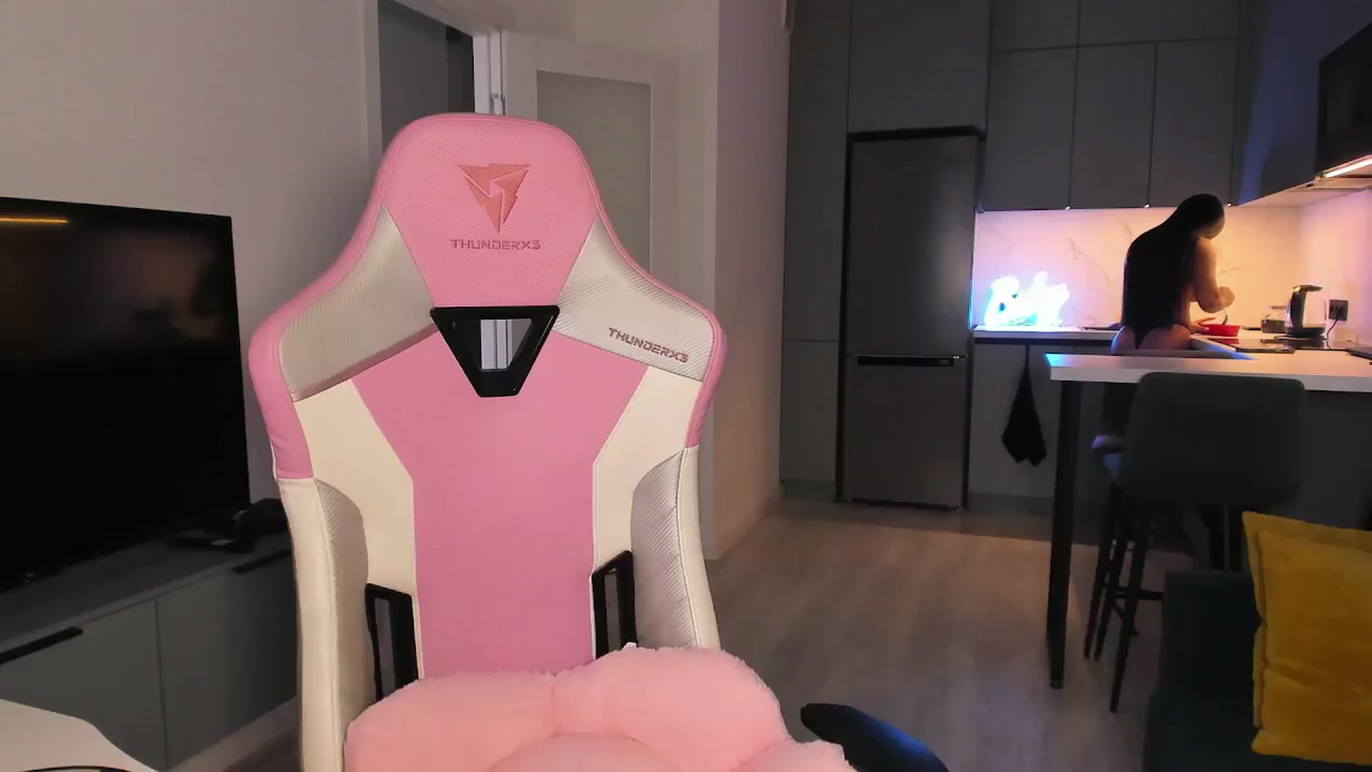 Gallery image thumbnail from wow_lovie's myfreecams stream on, 06/25/2025, 08:01 image 8 of 20