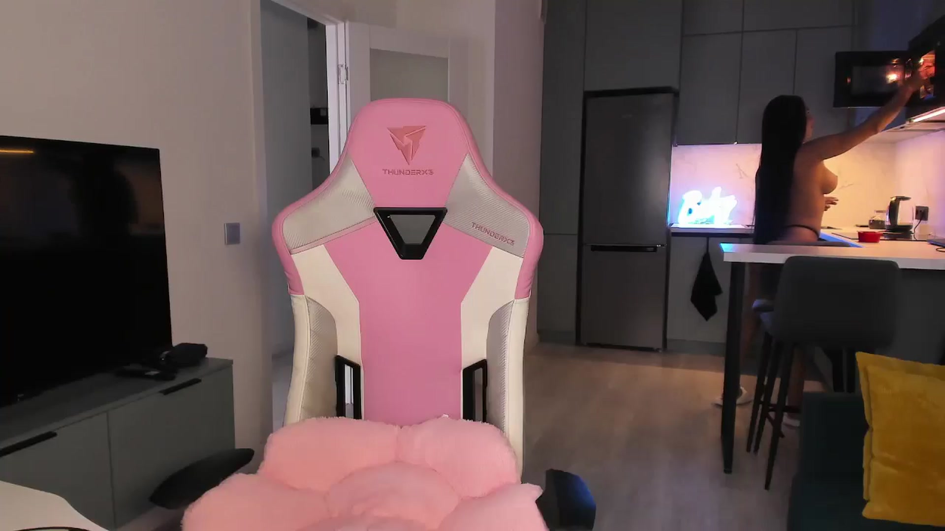 Gallery image thumbnail from wow_lovie's myfreecams stream on, 06/25/2025, 08:01 image 11 of 20