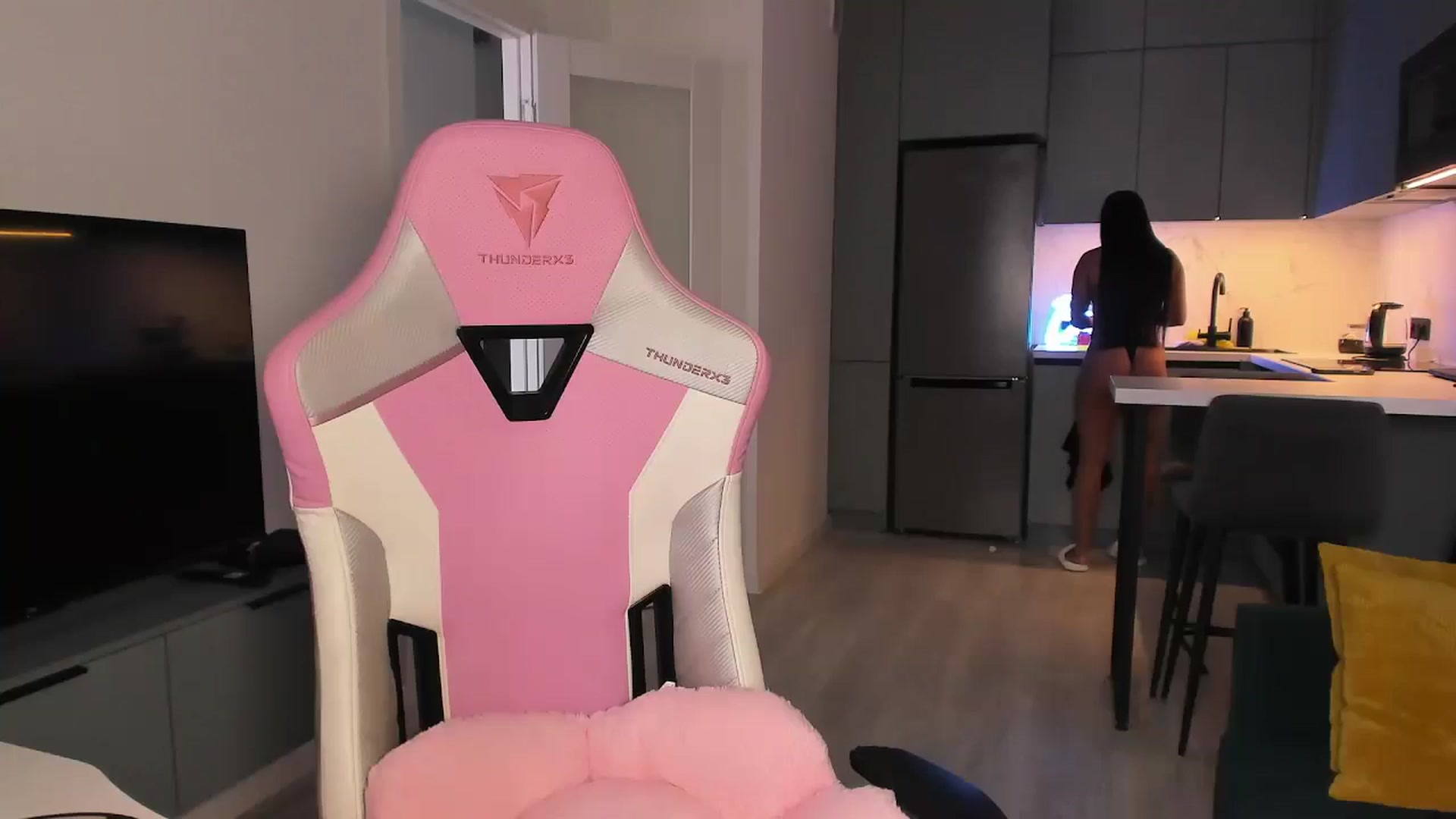 Gallery image thumbnail from wow_lovie's myfreecams stream on, 06/25/2025, 08:01 image 4 of 20