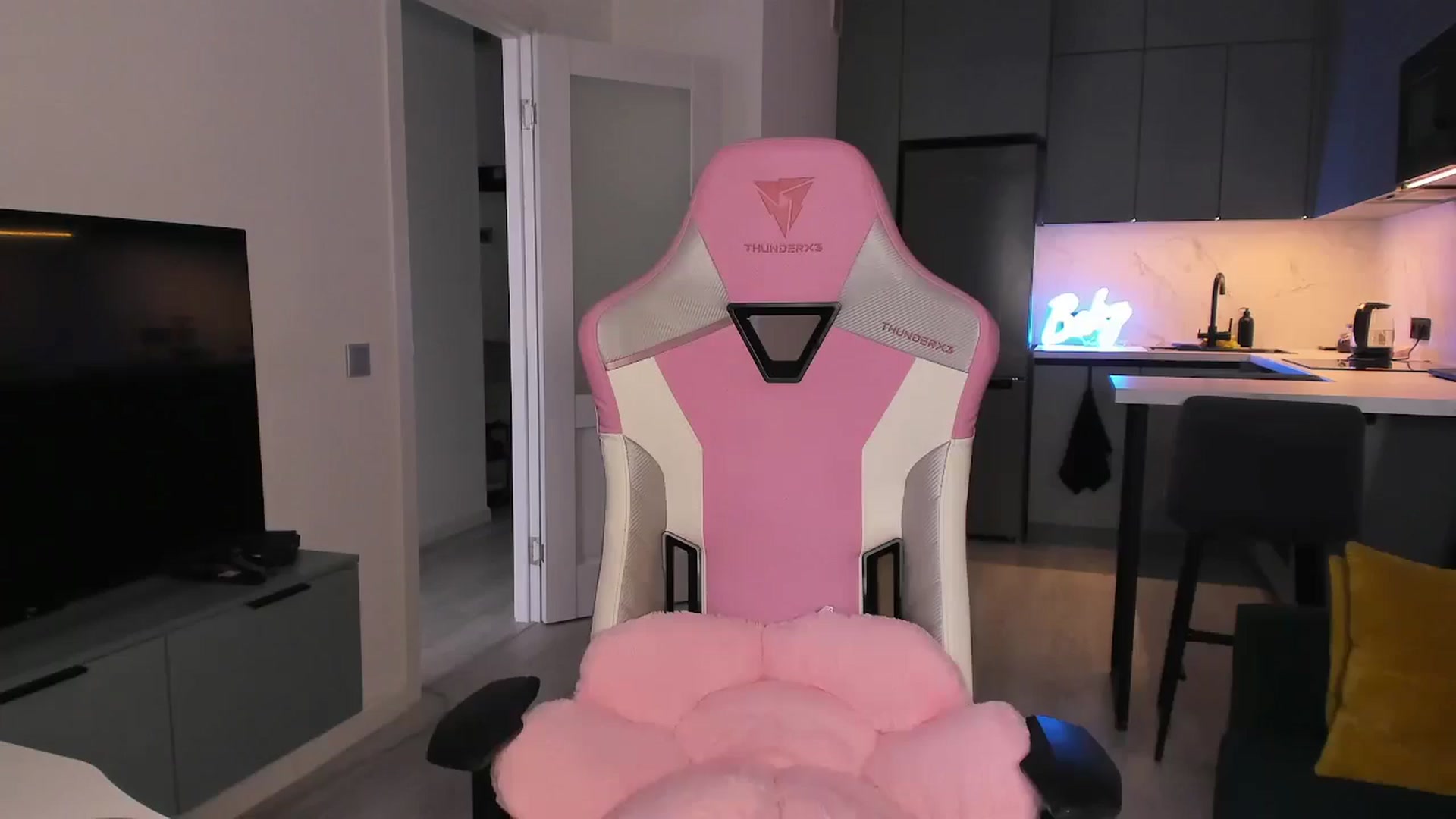 Gallery image thumbnail from wow_lovie's myfreecams stream on, 06/26/2025, 07:11 image 16 of 20