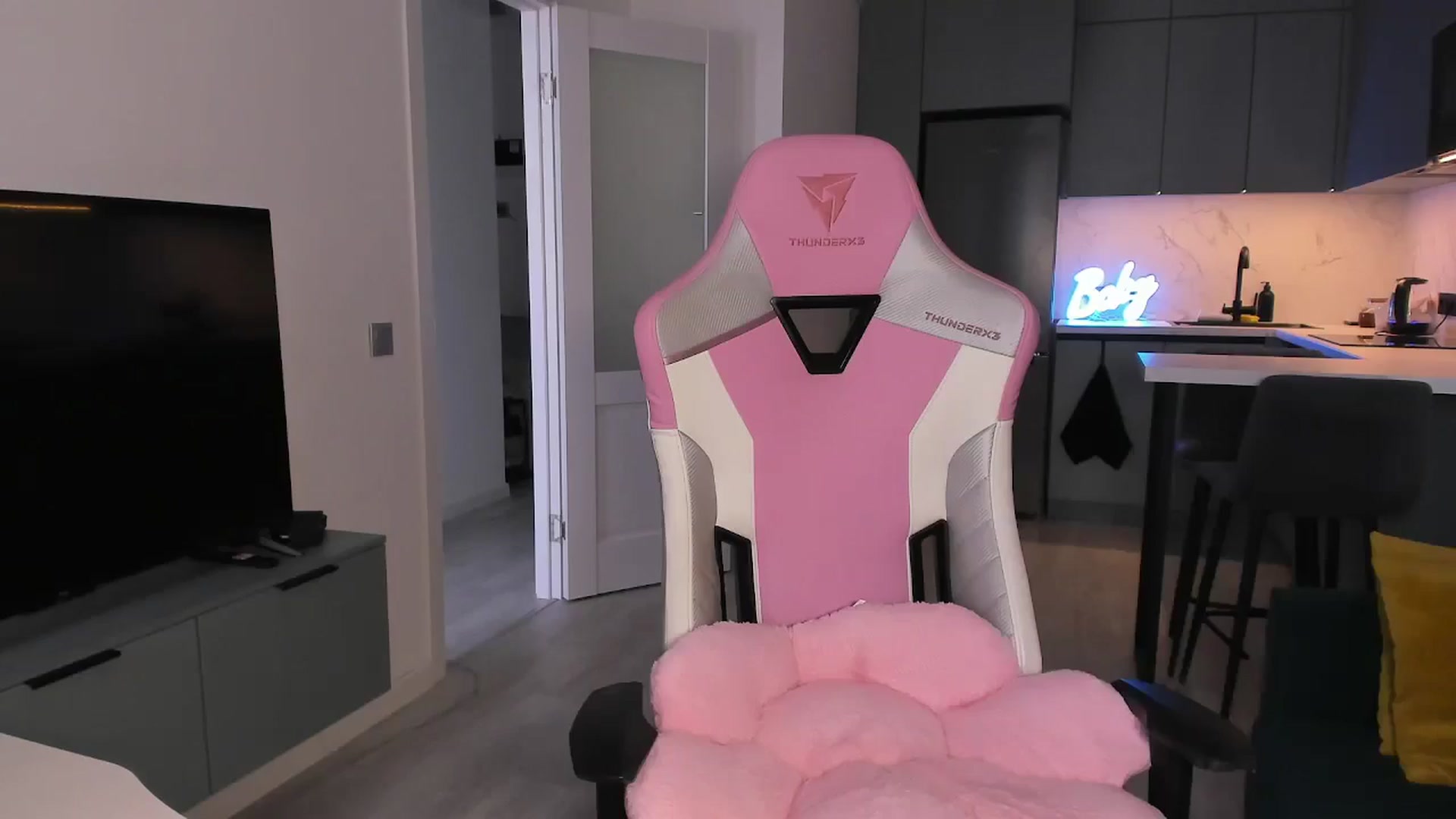 Gallery image thumbnail from wow_lovie's myfreecams stream on, 06/27/2025, 07:17 image 15 of 20