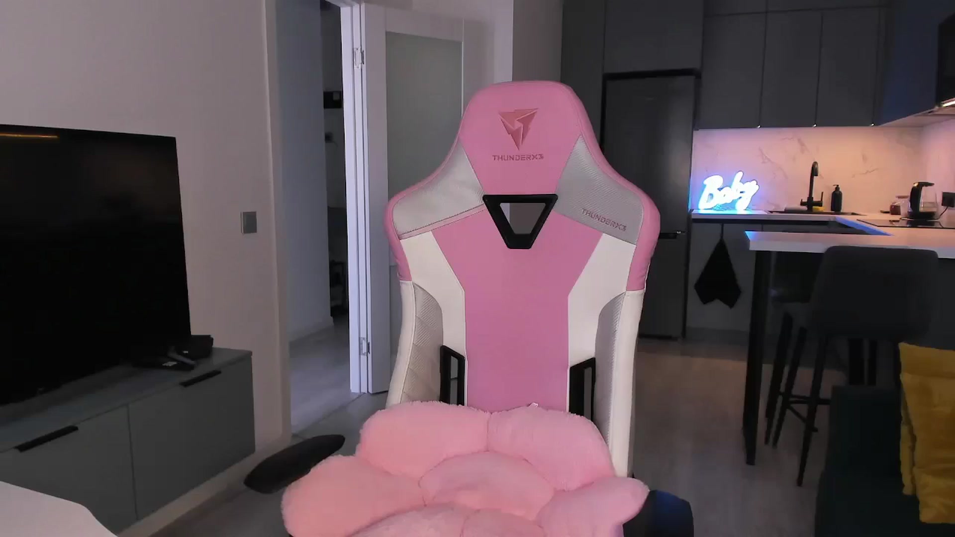 Gallery image thumbnail from wow_lovie's myfreecams stream on, 06/27/2025, 08:51 image 16 of 20