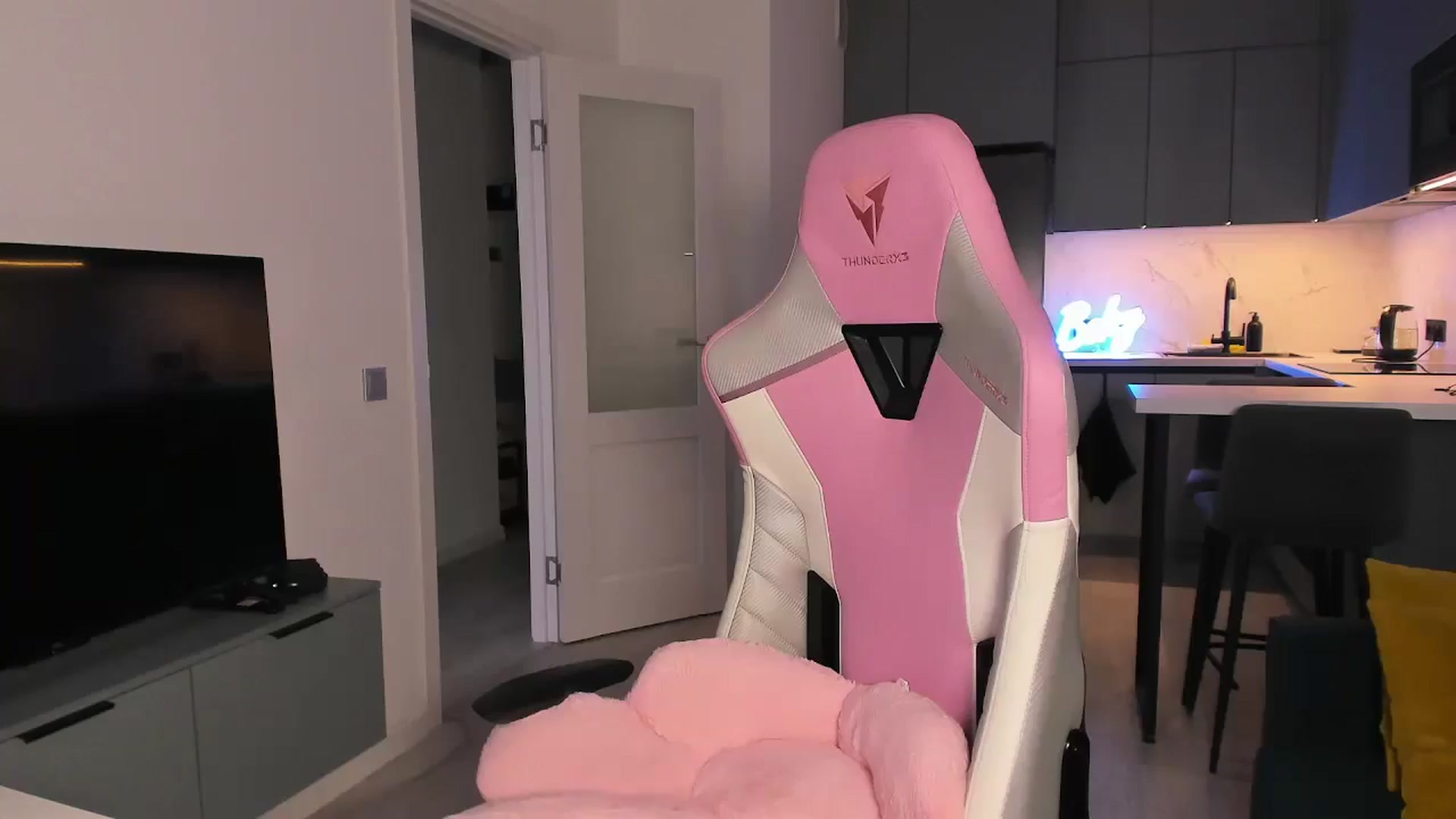 Gallery image thumbnail from wow_lovie's myfreecams stream on, 06/30/2025, 07:22 image 10 of 20