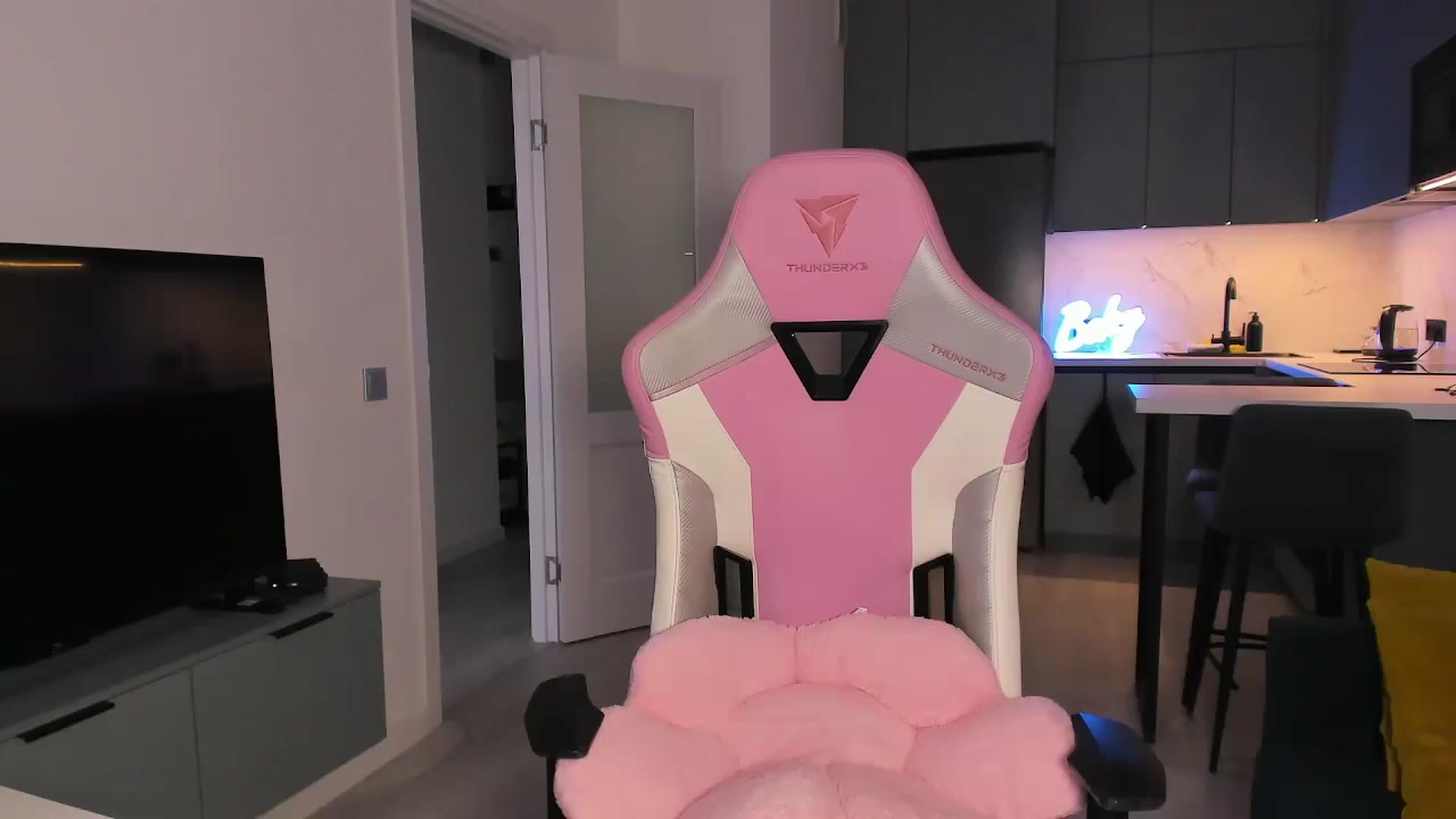Gallery image thumbnail from wow_lovie's myfreecams stream on, 06/30/2025, 07:22 image 19 of 20