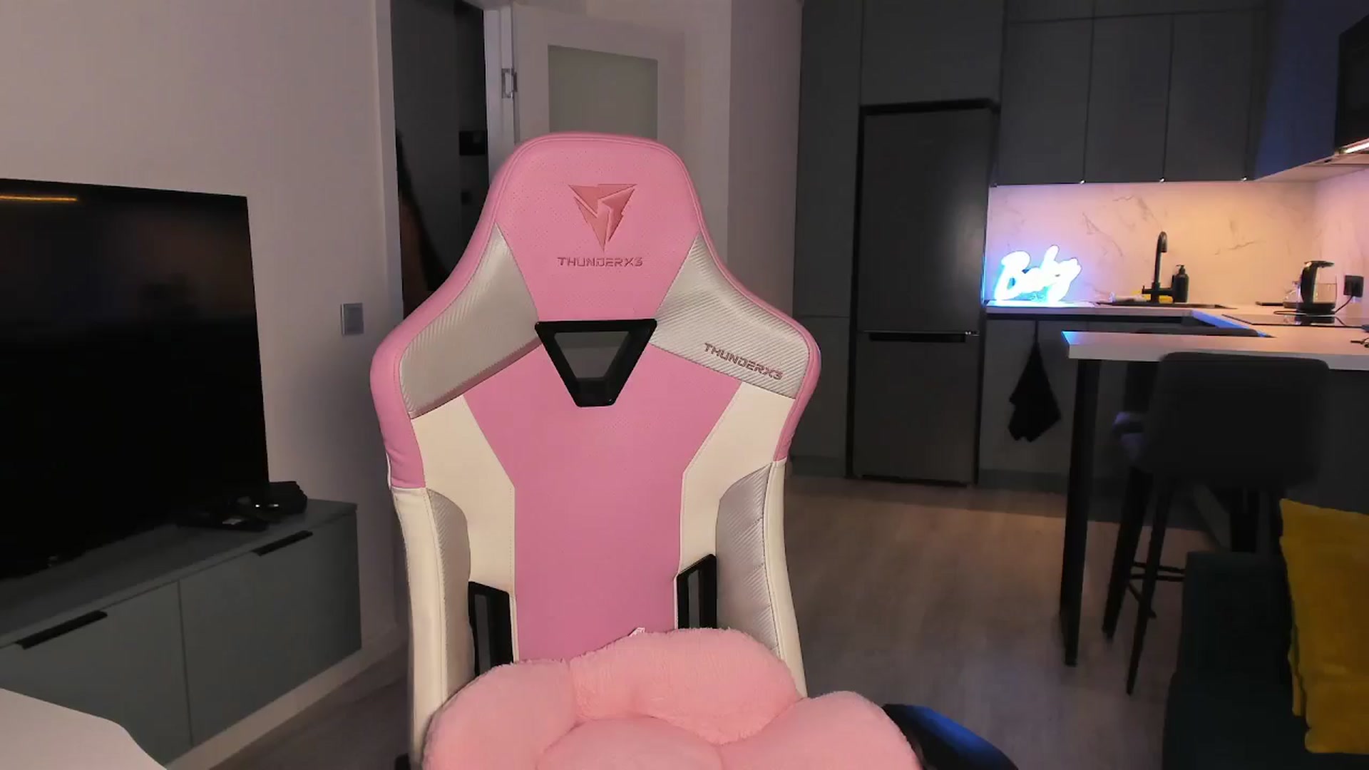 Gallery image thumbnail from wow_lovie's myfreecams stream on, 06/30/2025, 07:22 image 3 of 20