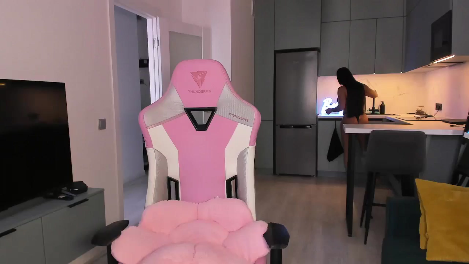 Gallery image thumbnail from wow_lovie's myfreecams stream on, 07/02/2025, 07:20 image 12 of 20