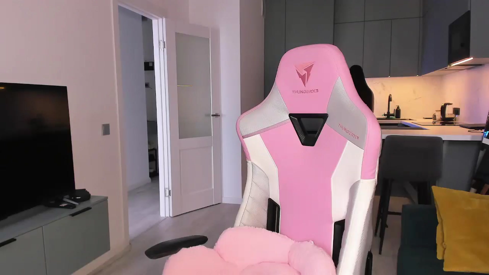 Gallery image thumbnail from wow_lovie's myfreecams stream on, 07/02/2025, 08:18 image 12 of 20