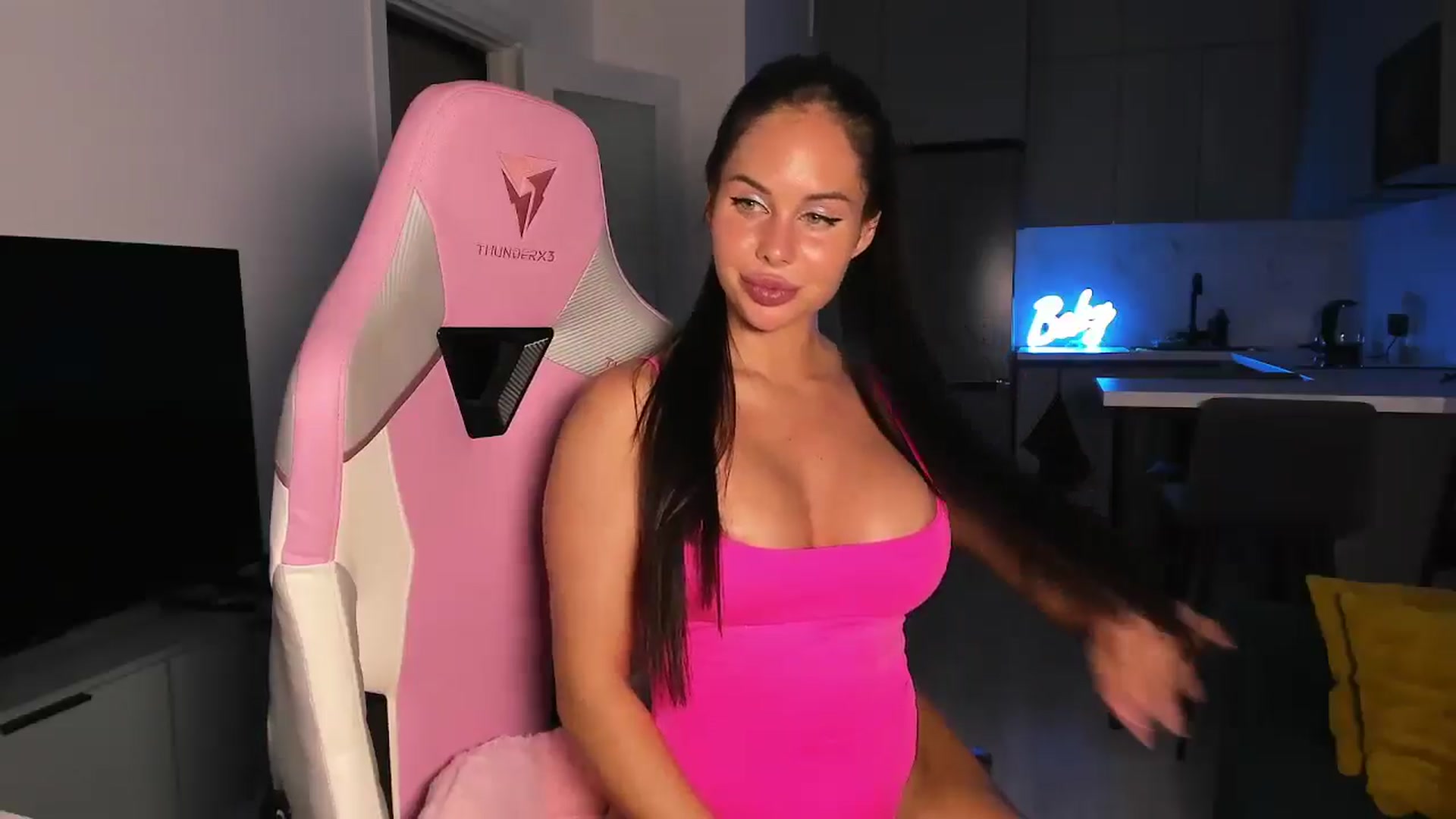 Gallery image thumbnail from wow_lovie's myfreecams stream on, 07/05/2025, 20:09 image 16 of 20