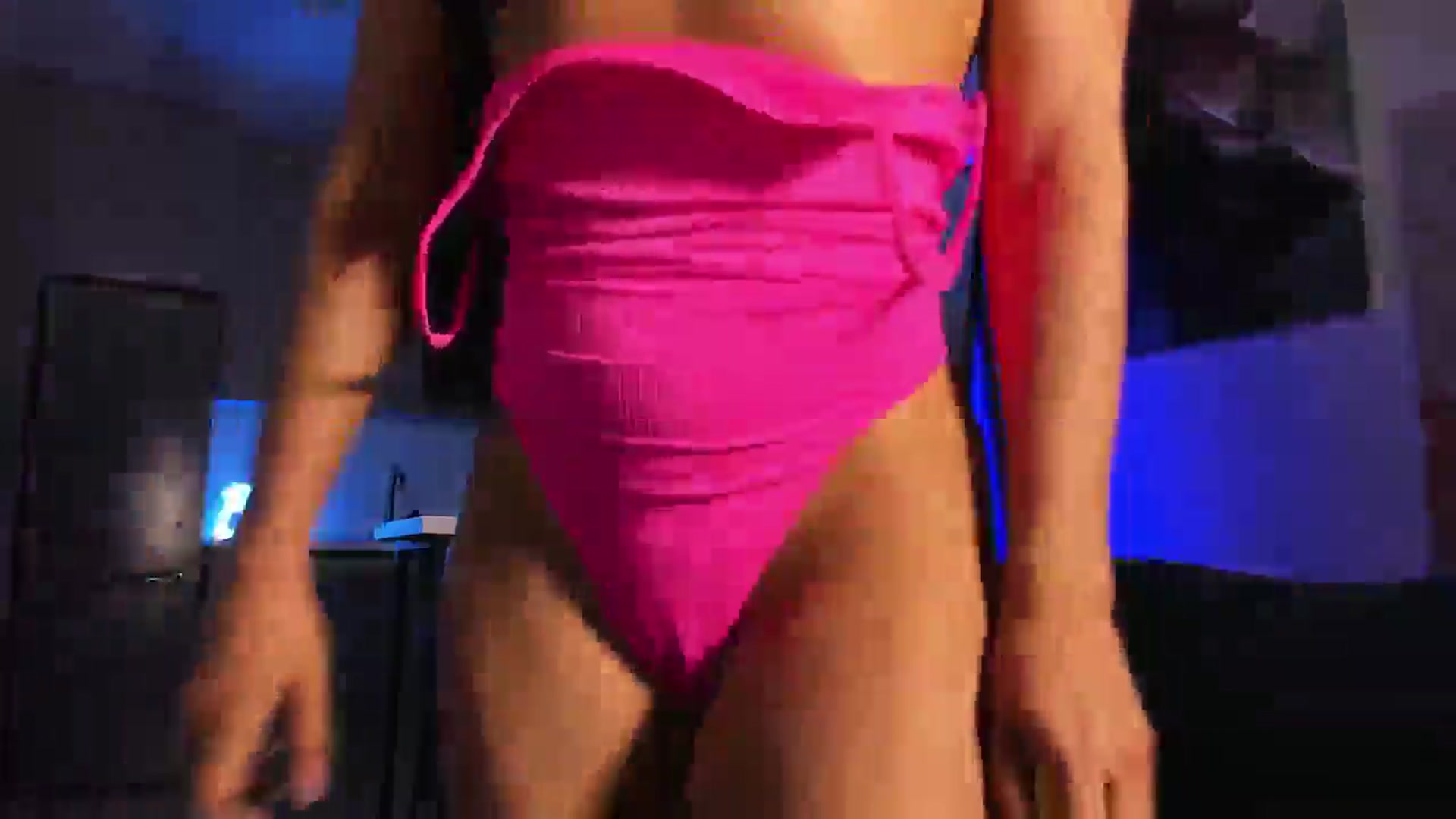 Gallery image thumbnail from wow_lovie's myfreecams stream on, 07/06/2025, 20:40 image 9 of 20