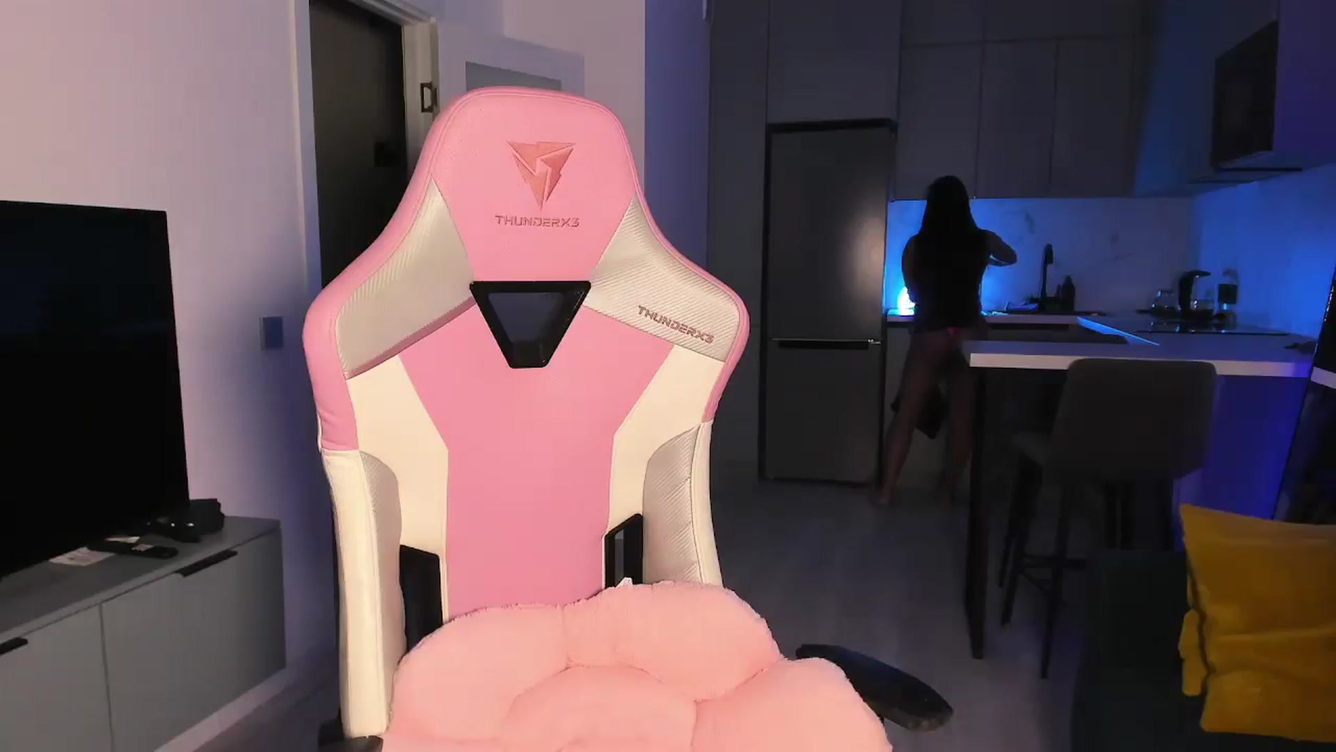 Gallery image thumbnail from wow_lovie's myfreecams stream on, 07/06/2025, 20:40 image 14 of 20