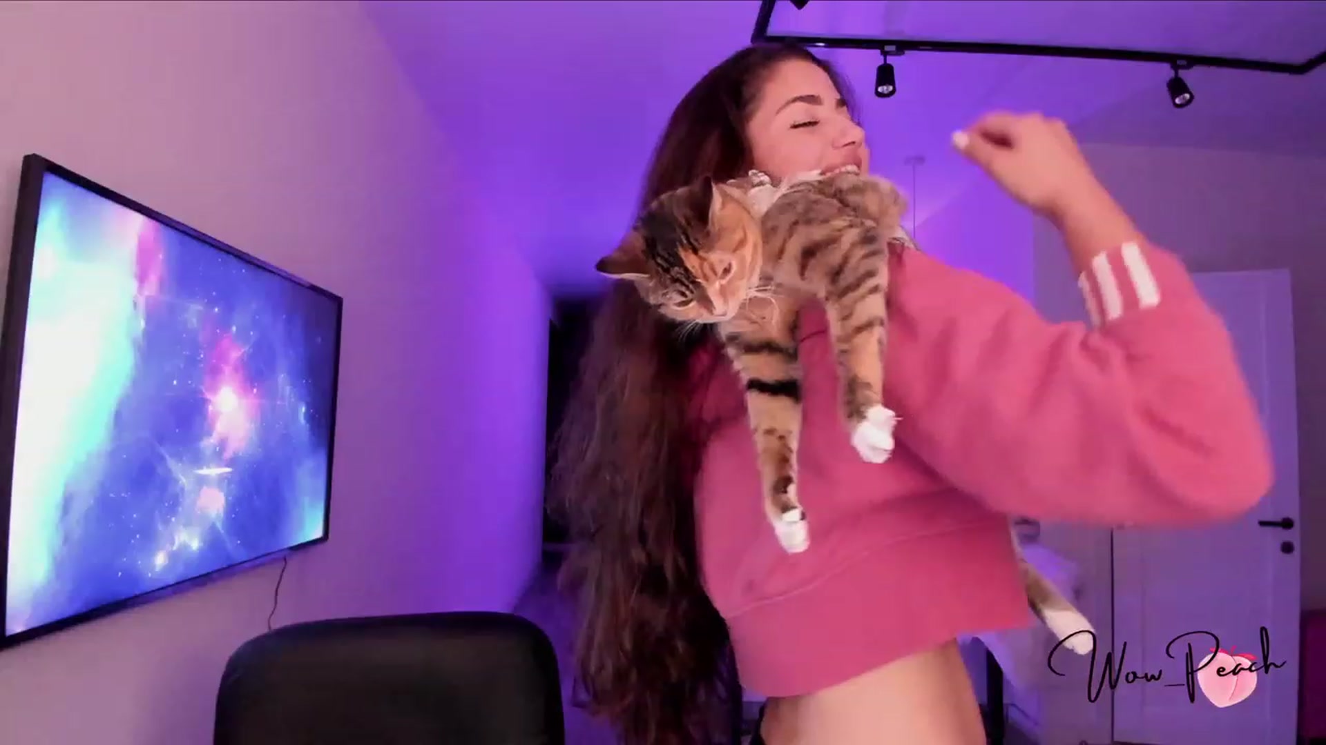 Gallery image thumbnail from wow_peach's myfreecams stream on, 07/14/2023, 19:13 image 15 of 20