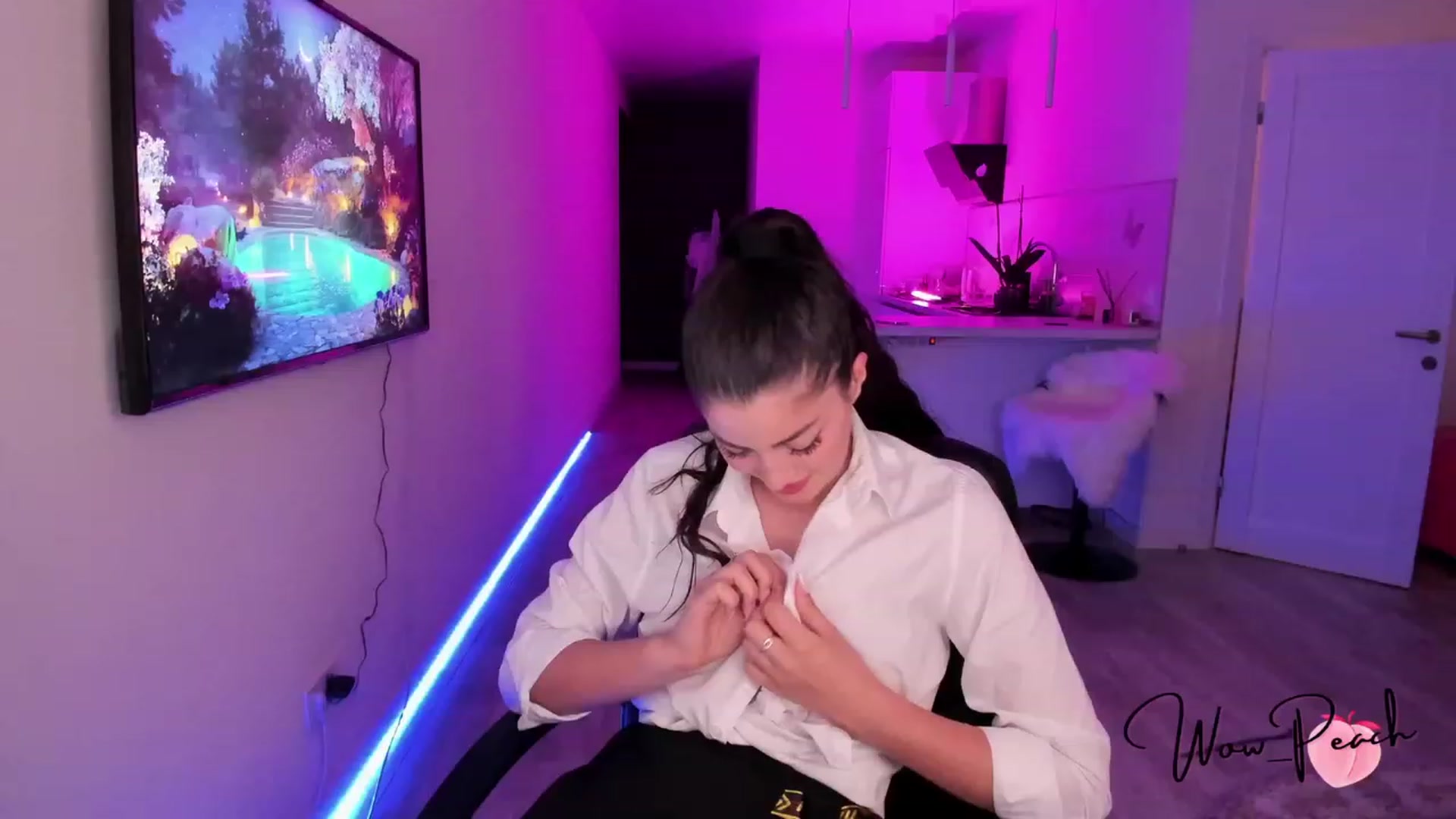 Gallery image thumbnail from wow_peach's myfreecams stream on, 07/23/2023, 17:14 image 10 of 20